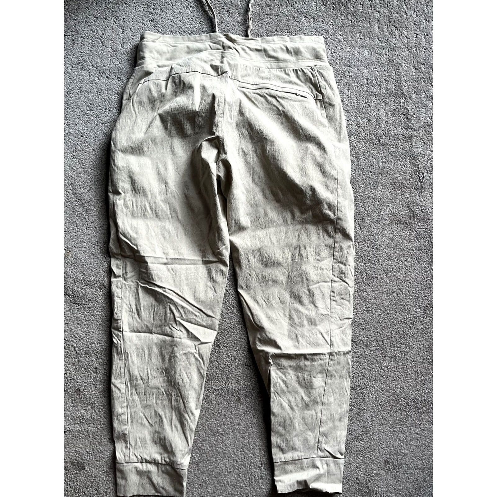 Athleta Athleta Jogger Pants Size 8 Khaki Tan Stretch Drawstring Waist Zip Pocket Casual Size 30" / US 8 / IT 44 - 3 Thumbnail