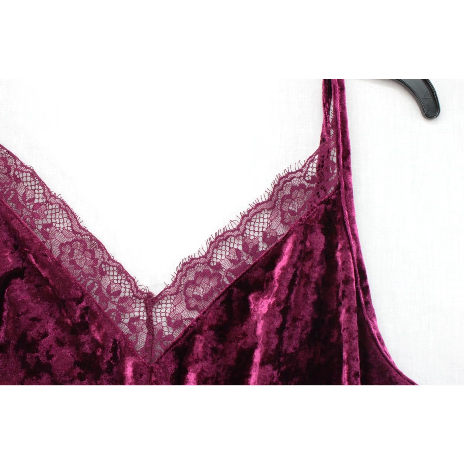 Torrid Torrid Tank Top Women’s 1X Burgundy Crushed Velvet Cami Y2K Party Whimsy Goth Tank Camisole Women 1X Red Velvet Y2K Gothic Party Casual/Workwear Mens? Size XL / US 12-14 / IT 48-50 - 6 Thumbnail