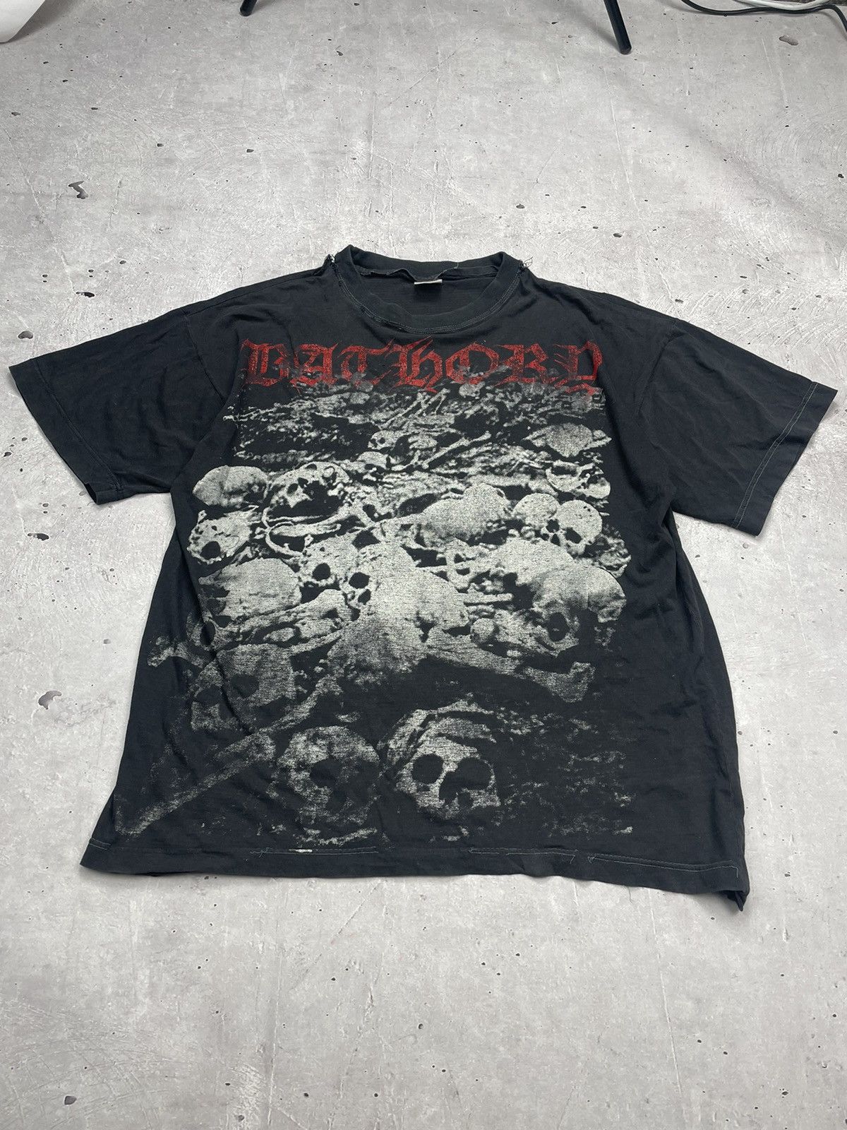 Vintage Vintage 90’s Bathory Requiem Amazing faded t-shirt Size US XL / EU 56 / 4 - 4 Thumbnail