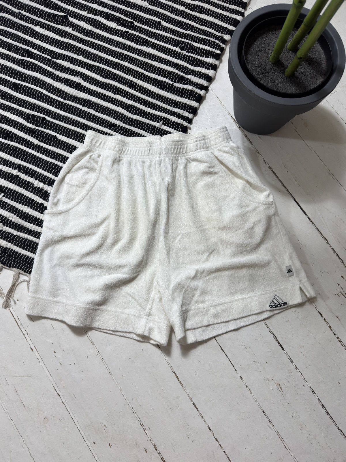 Adidas VINTAGE ADIDAS PLUSH Y2K SHORTS Size 30" / US 8 / IT 44 - 2 Thumbnail