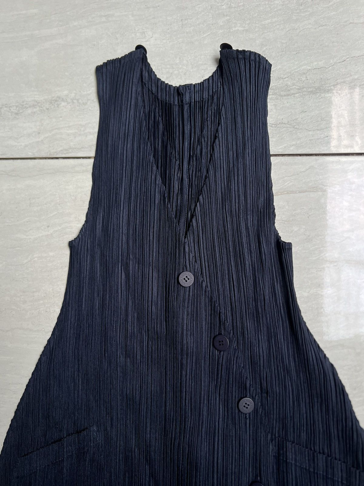 Pleats Please Issey Miyake ISSEY MIYAKE PLEATS PLEASE Asymmetrical buttom up vest Size US S / EU 44-46 / 1 - 3 Thumbnail