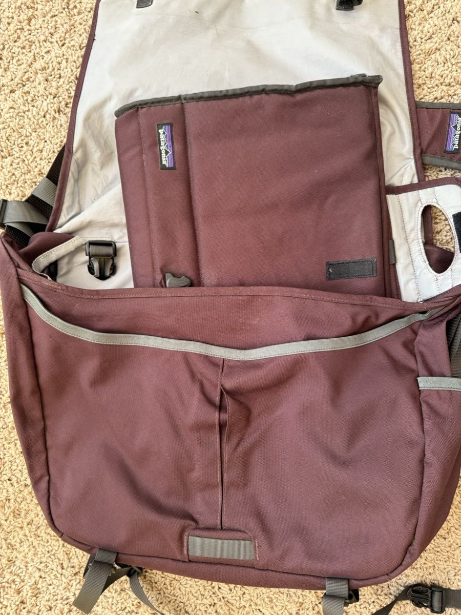 Patagonia Patagonia Messenger Bag - Plum/Marroon & silver Size ONE SIZE - 4 Thumbnail