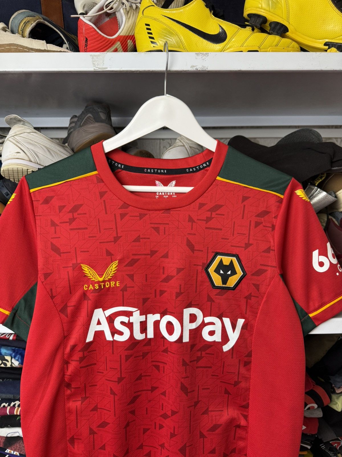 Castore Castore Wolverhampton Wanderers Football Shirt Size S Size US S / EU 44-46 / 1 - 24 Thumbnail