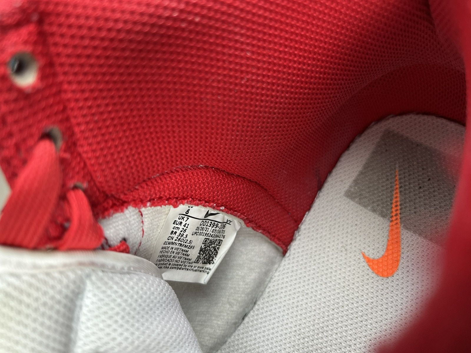 Nike ➕ Nike dunk university red high top sneakers streetwear hype Size US 8 / EU 41 - 8 Thumbnail