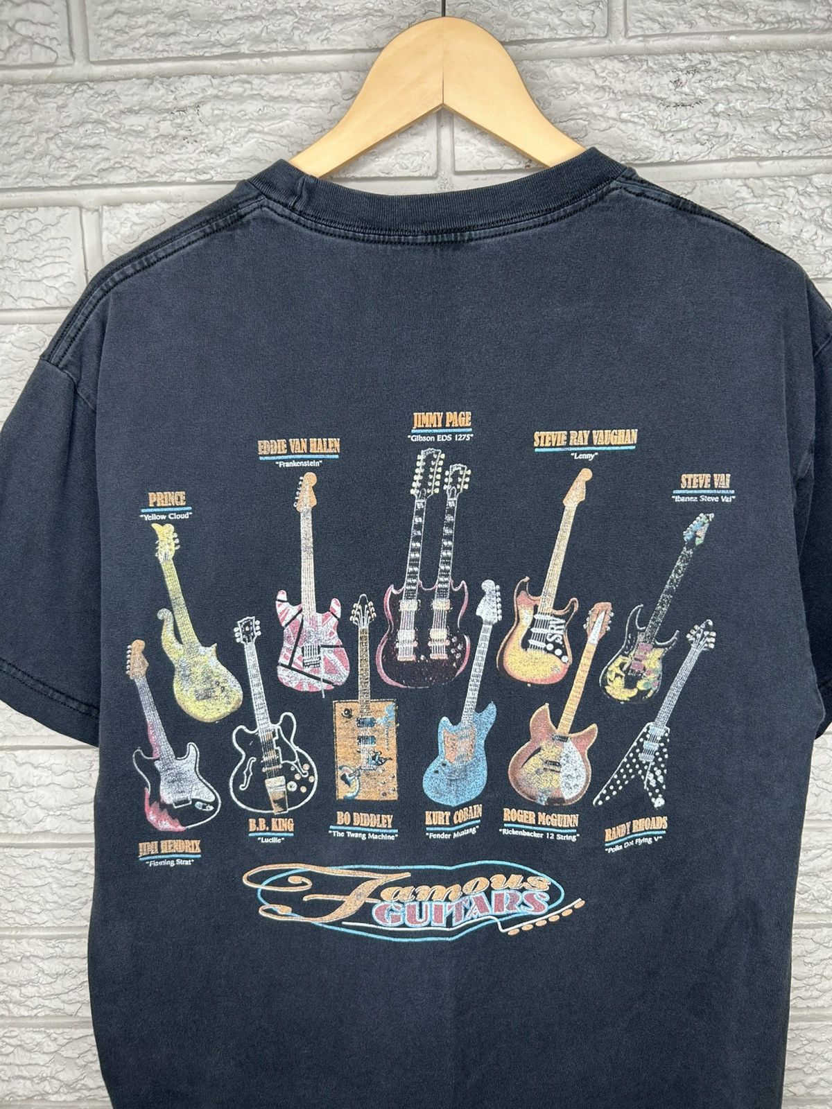 Vintage Vintage Faded Black Famous Guitars Kurt Cobain T Shirt Size US L / EU 52-54 / 3 - 5 Thumbnail