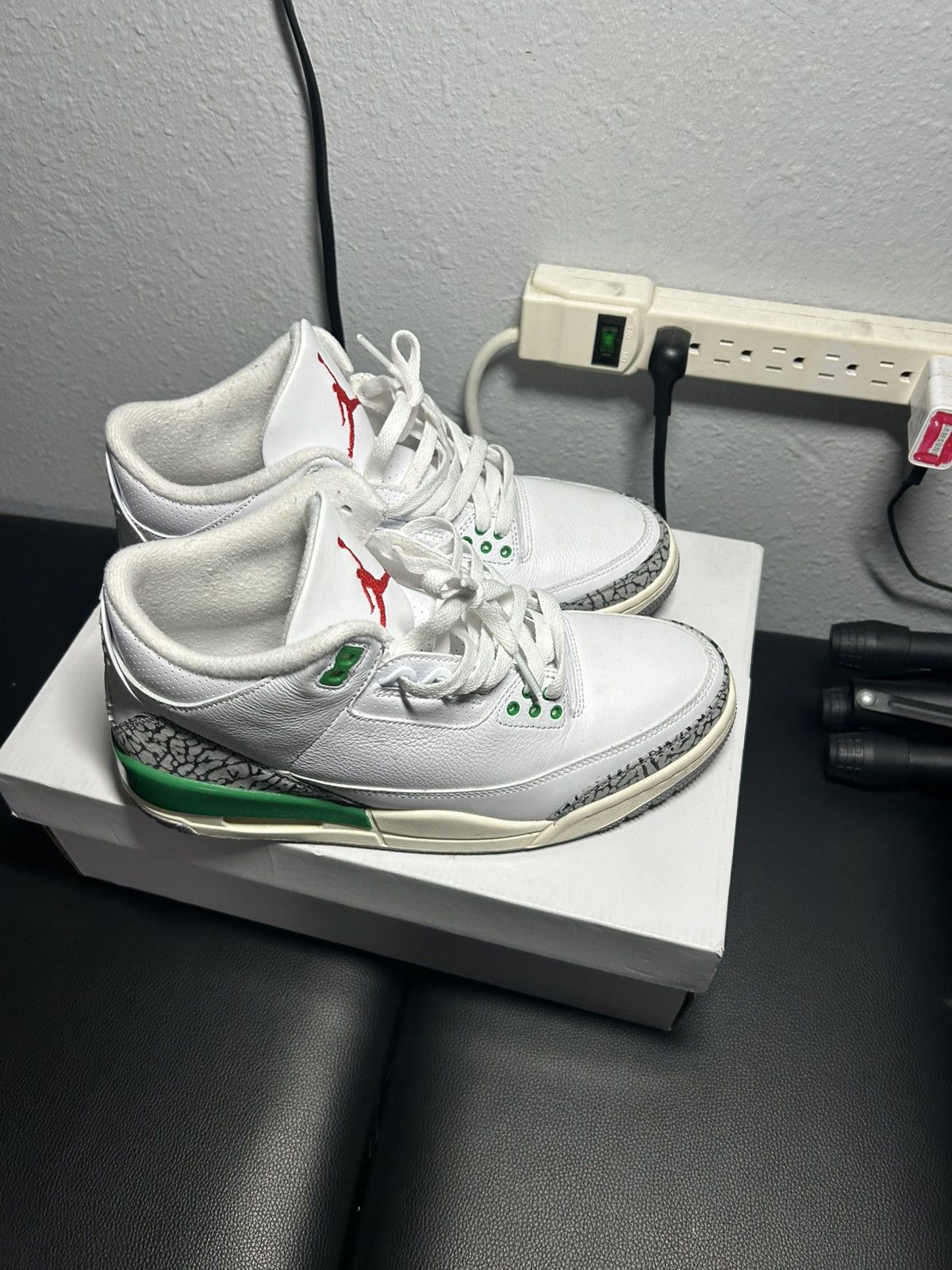 Jordan Brand Lucky green Jordan 3 (size 8.5 men) Size US 8.5 / EU 41-42 - 3 Thumbnail