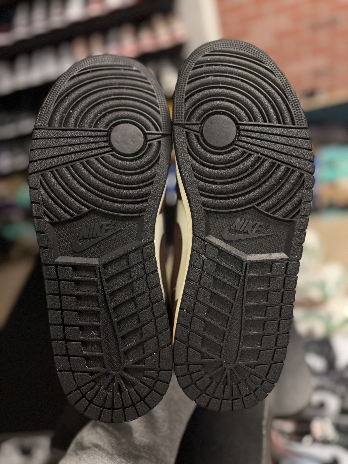 Jordan Brand × Nike Jordan 1 Low Top Brown Mocha Size 11 (Pre Owned) 🧼 Size US 11 / EU 44 - 12 Thumbnail
