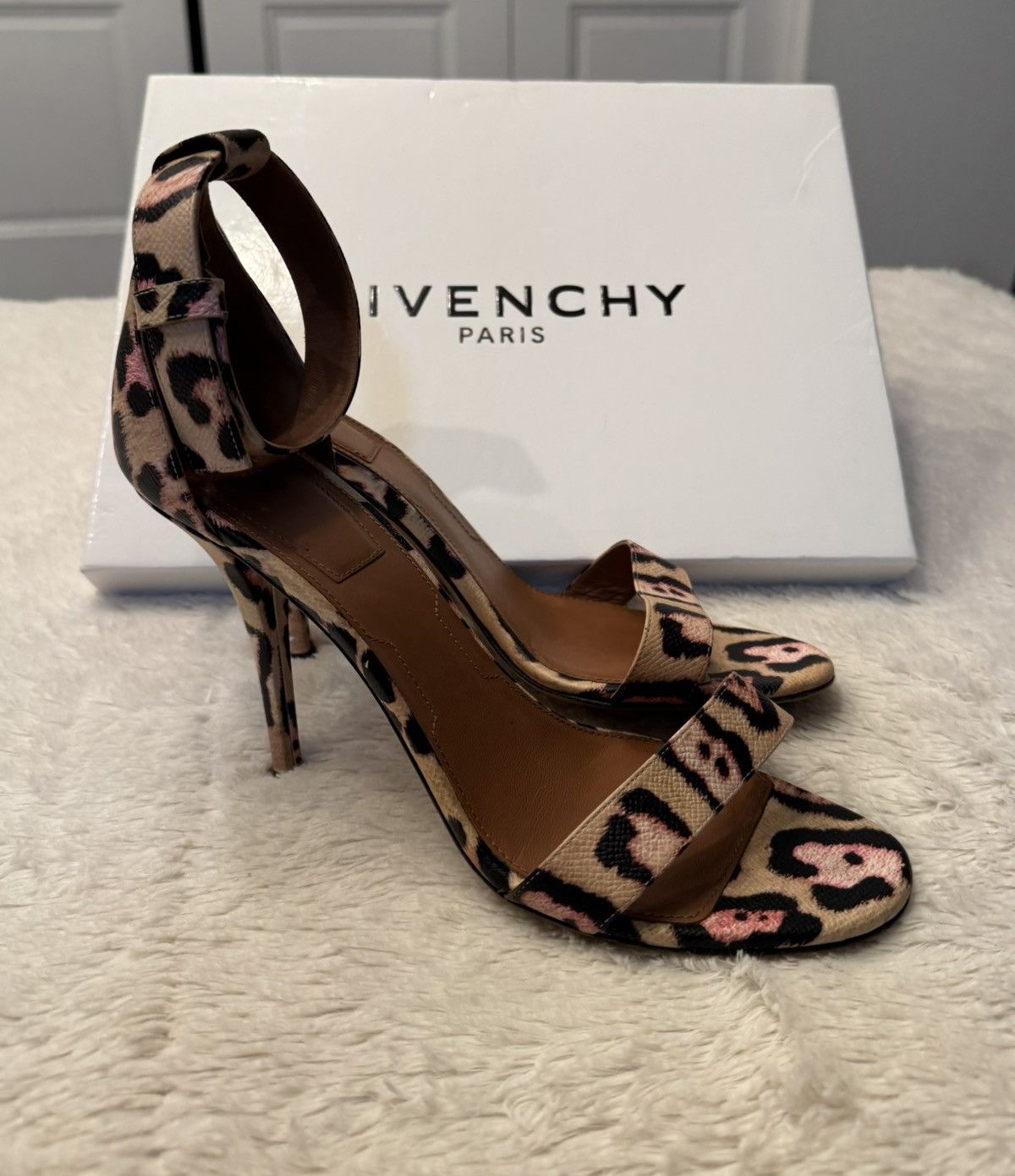 Givenchy EUC Givenchy Leopard Print Heel $750 size 41.5 US 10.5 Size US 10.5 / IT 40.5 - 1 Thumbnail