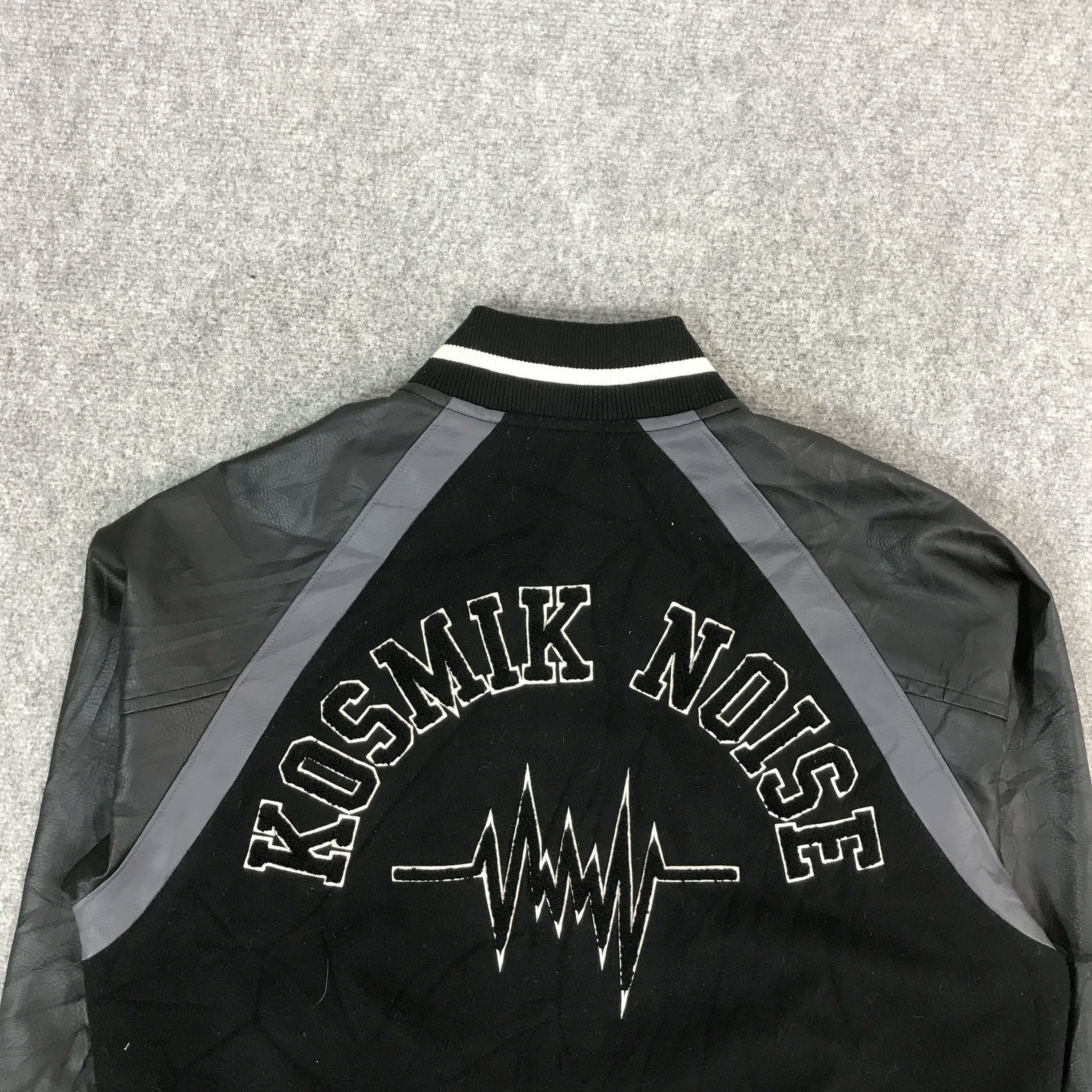 GU × Japanese Brand × Undercover UNDERCOVER X GU KOSMIK NOISE VARSITY JACKET Size US M / EU 48-50 / 2 - 4 Thumbnail