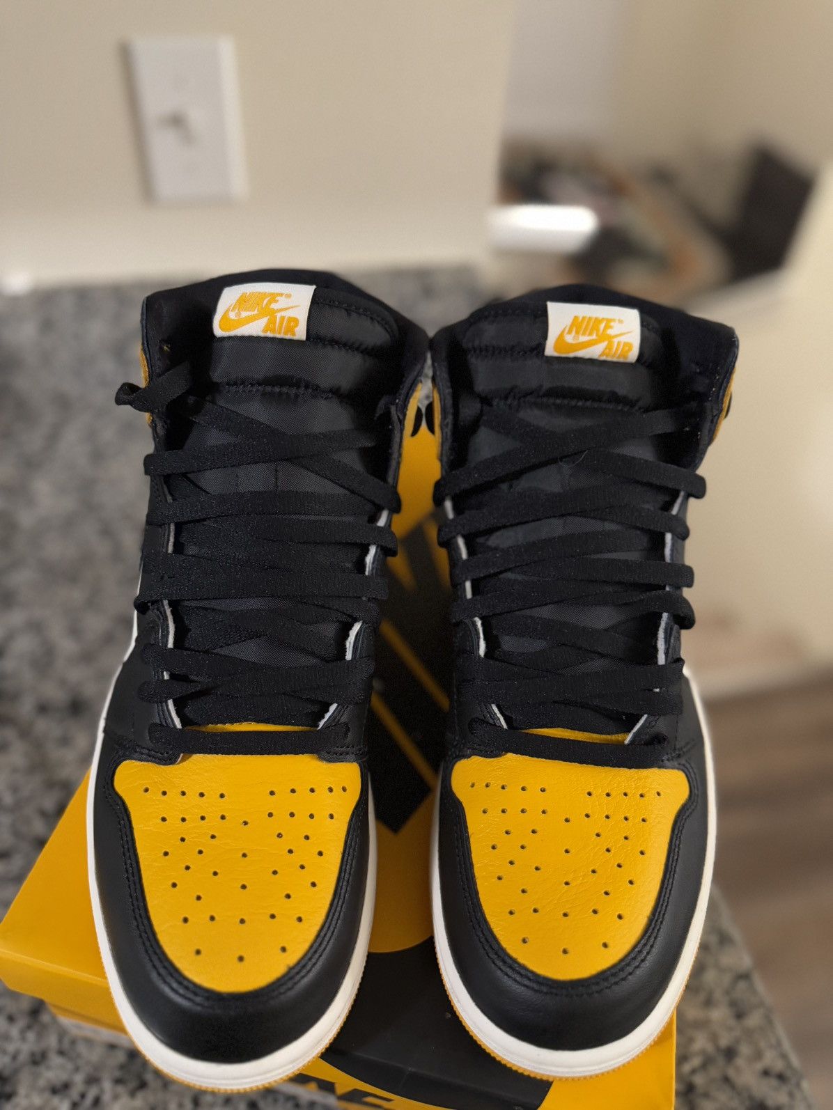 Jordan Brand × Nike Jordan 1 Taxi Yellow Size 11 (555088-711) 🧼 Size US 11 / EU 44 - 4 Thumbnail