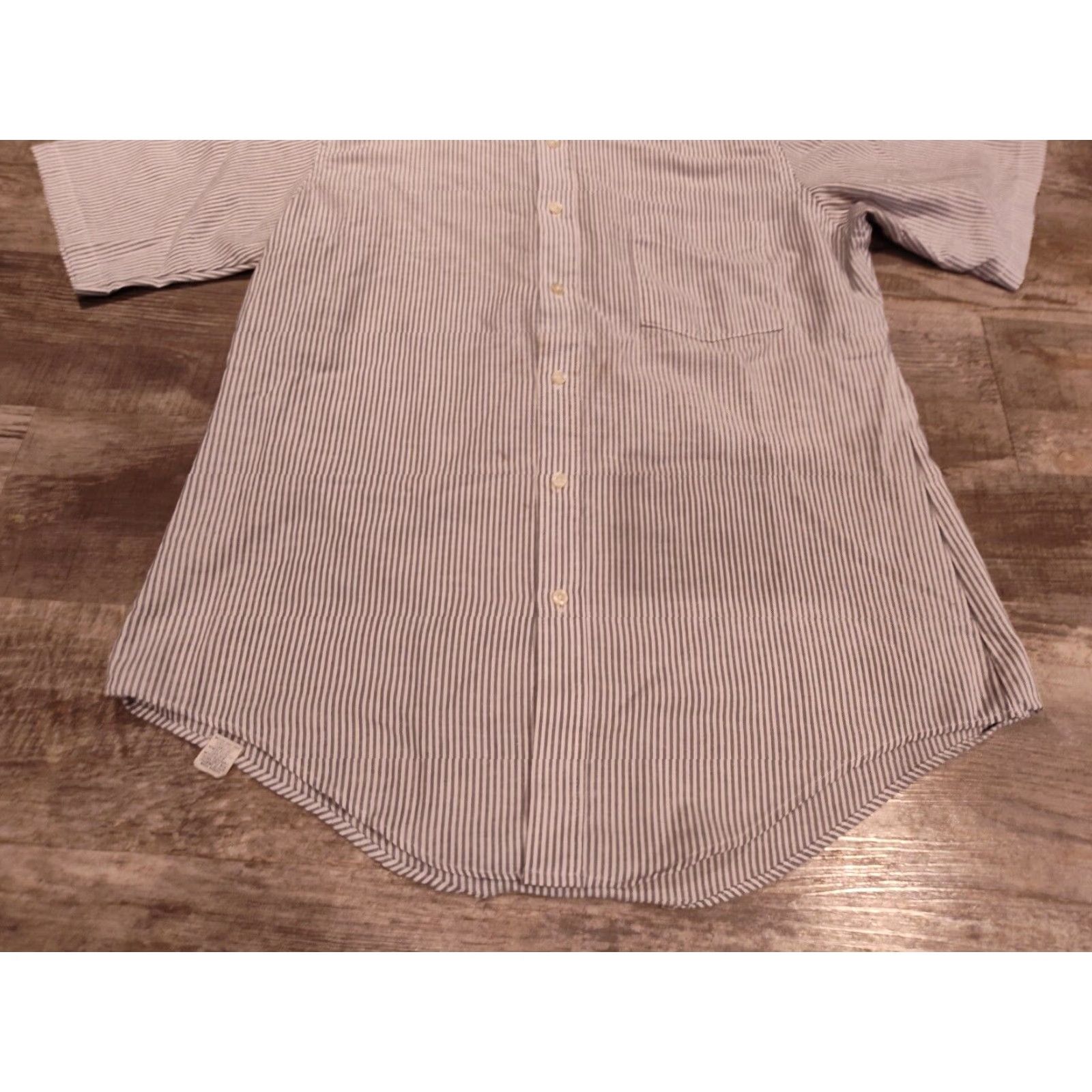 Vintage VINTAGE Bell's Striped Short Sleeve Button-Up Shirt USA Made Size 16 Men White/Gray Cotton Polyester Pocketed Buttons Size US L / EU 52-54 / 3 - 2 Thumbnail