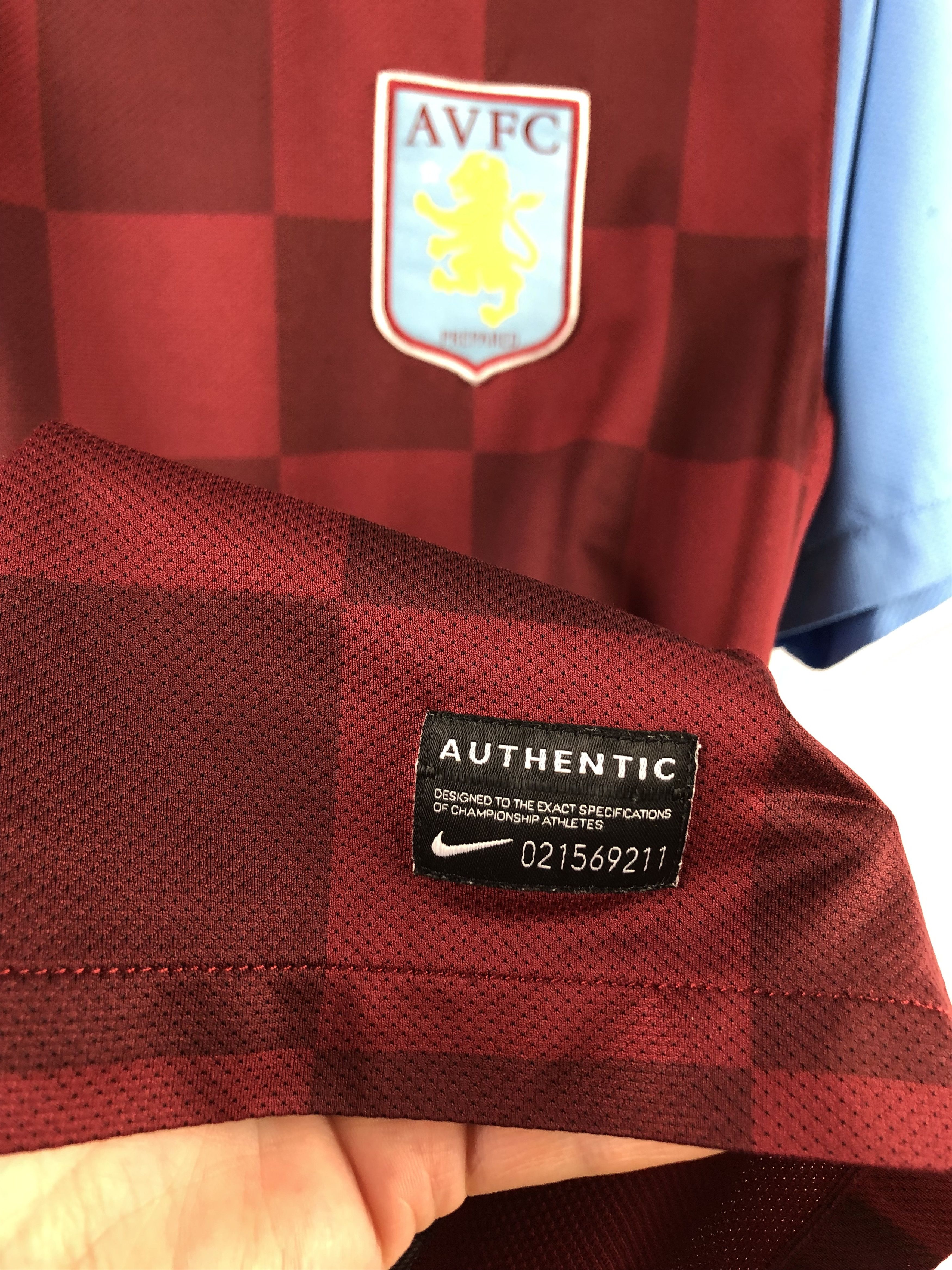 Nike Aston Villa football shirt 2011 Soccer #2 Hutton Nike Jersey Size US M / EU 48-50 / 2 - 11 Thumbnail