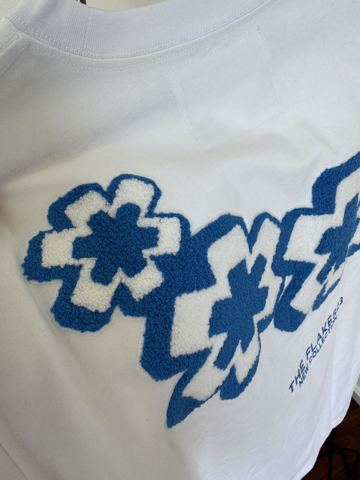 The Unbranded Brand Unbranded embroidery flower tee Size US L / EU 52-54 / 3 - 3 Thumbnail