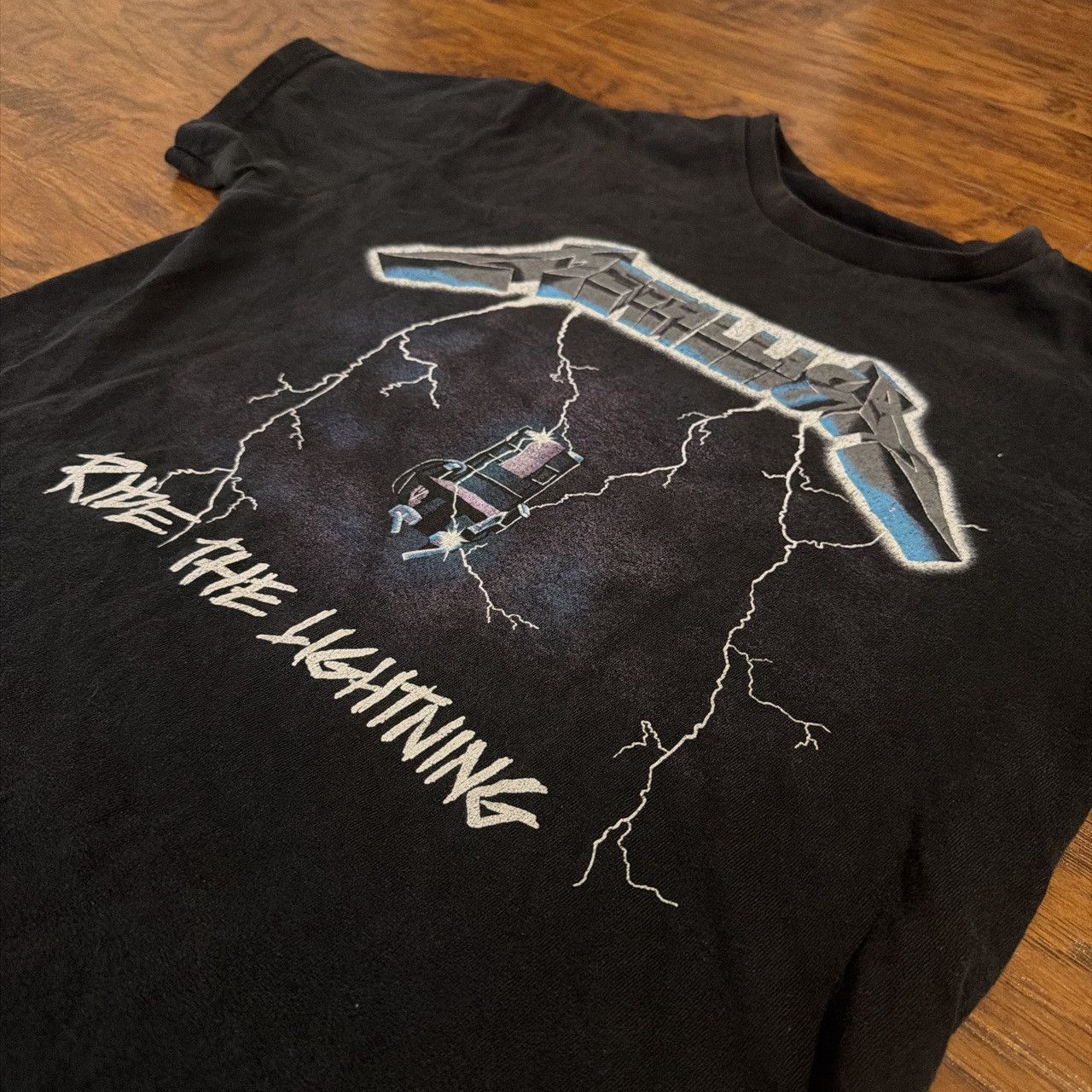 Metallica Vintage Metallica “Ride the Lightning” graphic tee Size US M / EU 48-50 / 2 - 1 Thumbnail