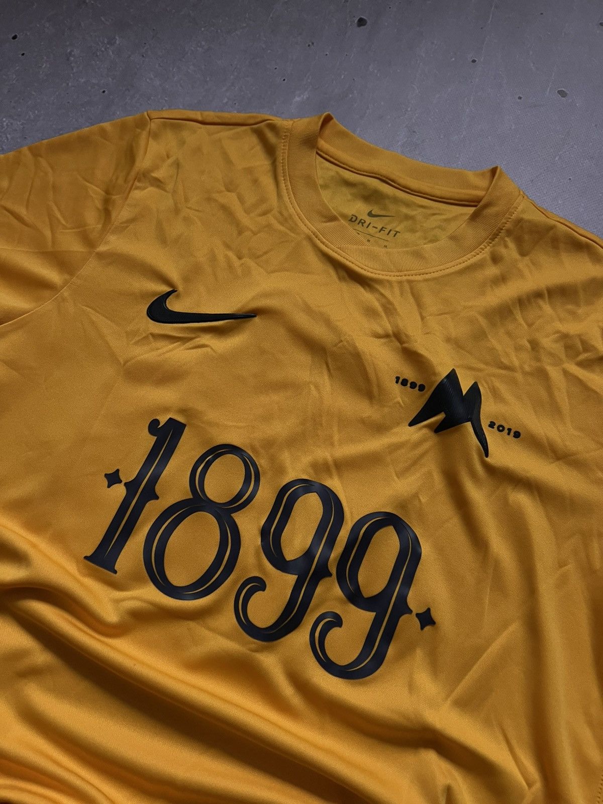 Nike Torquay United 2019-20 Nike t-shirt football jersey sz M #25 Size US M / EU 48-50 / 2 - 2 Thumbnail