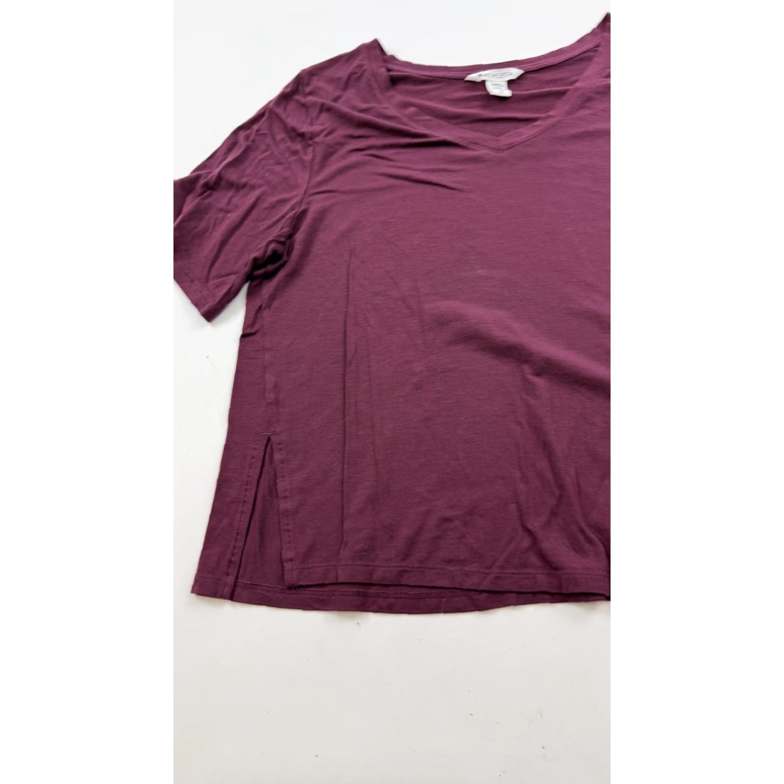 Athleta Athleta Shirt Womens Small Burgundy V-Neck Short Sleeve Side Slit Lightweight Size S / US 4 / IT 40 - 3 Thumbnail