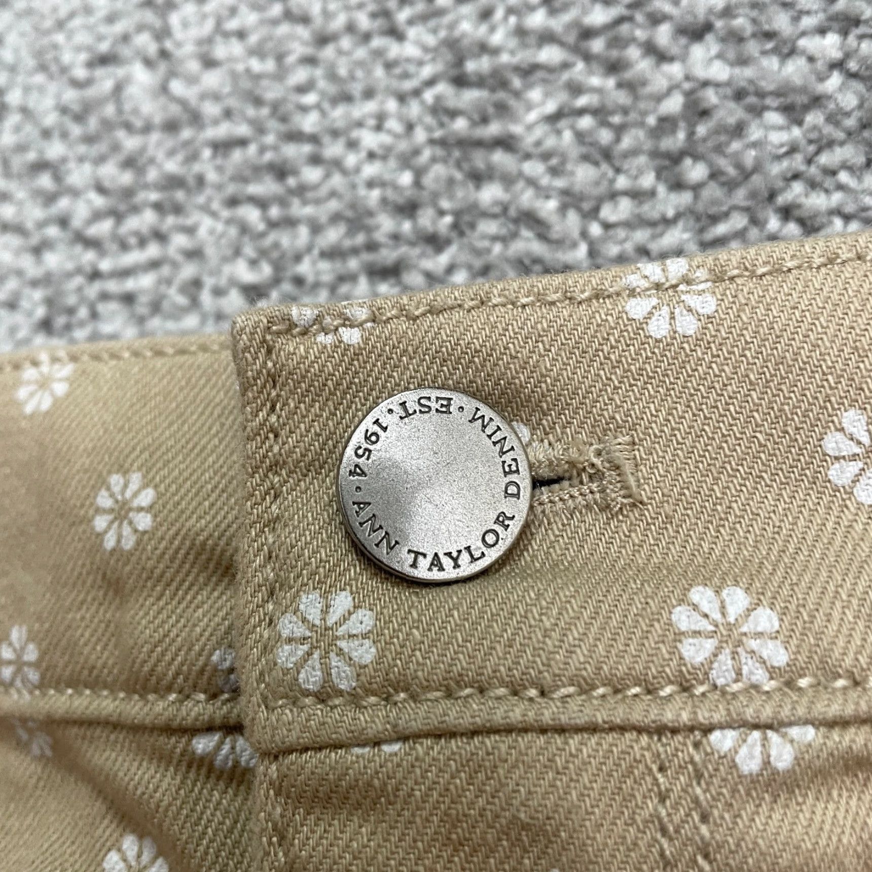 Ann Taylor Ann Taylor Jeans Womens 16 Beige Floral Daisy Crop Denim Stretch Modern 29x27 Size 39" - 3 Thumbnail