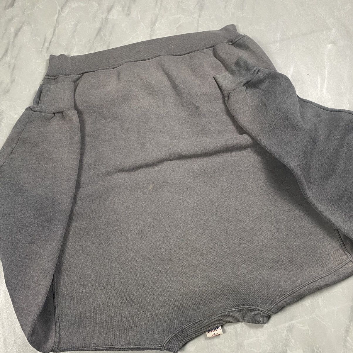 Russell Athletic Rare Vintage 90s Russell Sunfaded Boxy Crewneck Size US L / EU 52-54 / 3 - 6 Thumbnail