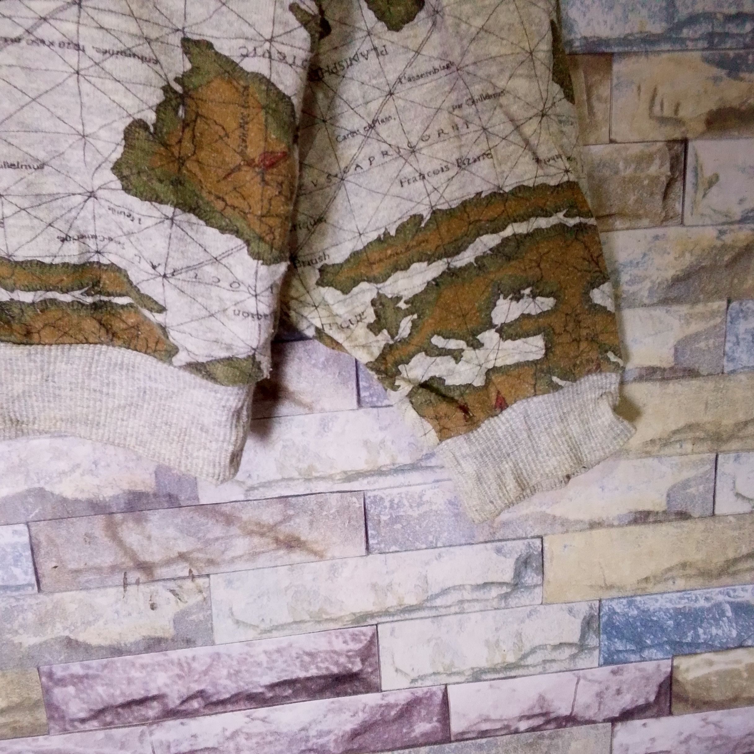 Vintage Vintage Map Boxy Sweatshirt Size US S / EU 44-46 / 1 - 7 Thumbnail