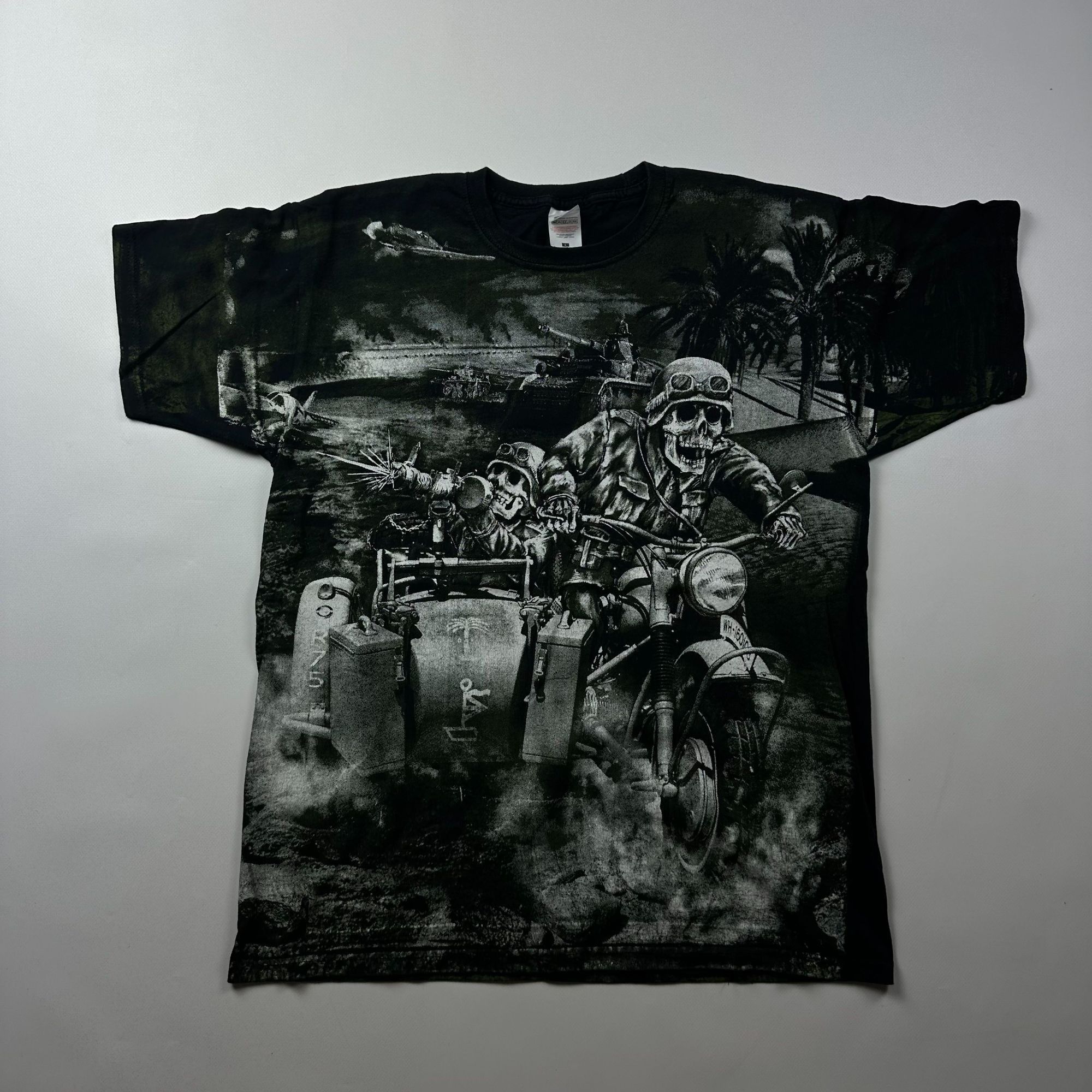 Vintage Rare Vintage Fruit of the Loom WWII-Themed Full Print T-Shir Size US L / EU 52-54 / 3 - 1 Thumbnail
