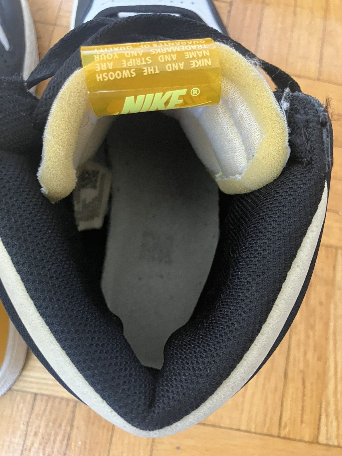 Jordan Brand × Nike Jordan 1 Volt Gold Size 9.5 Size US 9.5 / EU 42-43 - 7 Thumbnail