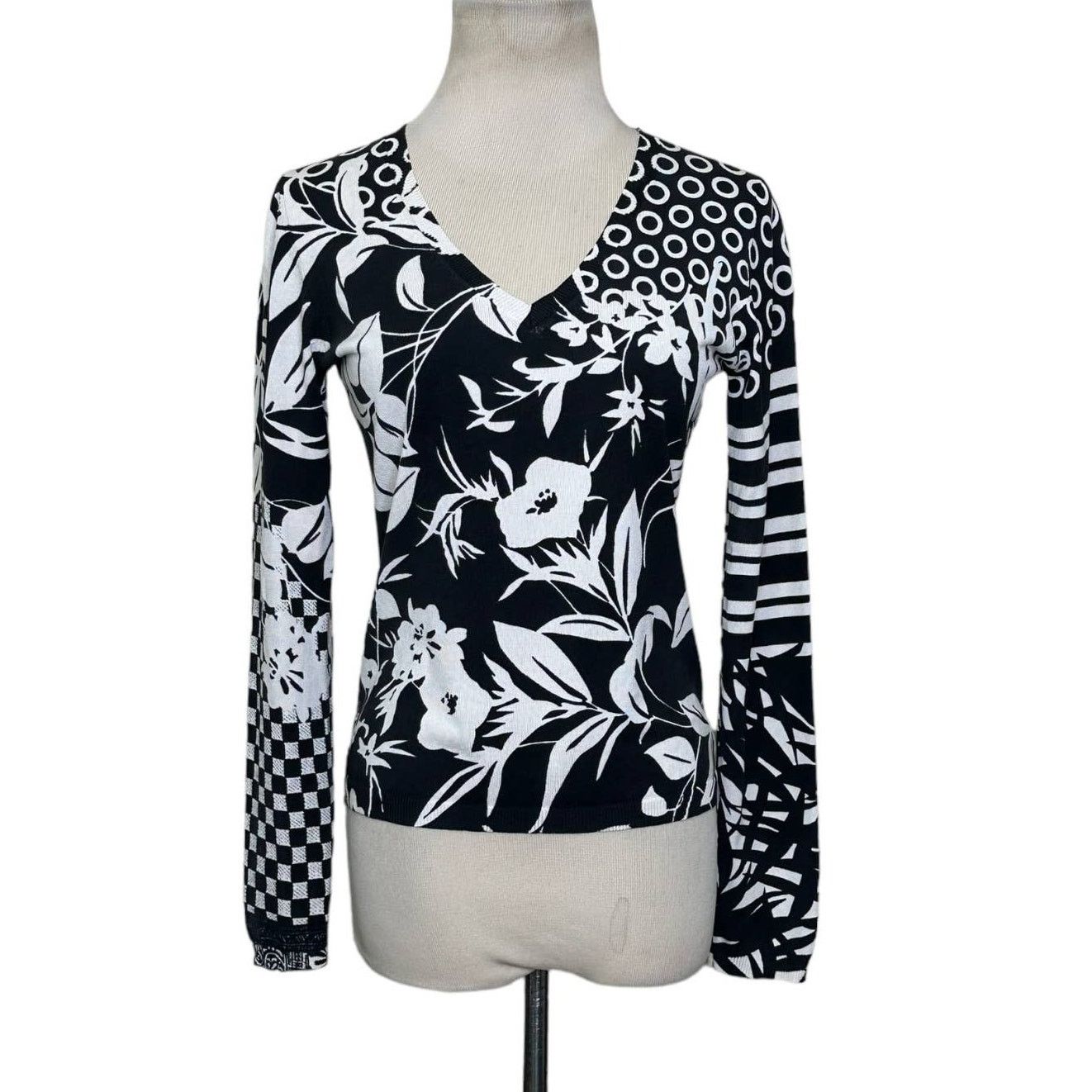 Etro Etro multi print long sleeves v neck sweater size 40- S Size S / US 4 / IT 40 - 11 Thumbnail