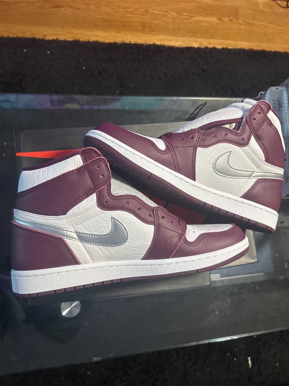 Jordan Brand Jordan 1 Bordeaux Size US 10 / EU 43 - 3 Thumbnail