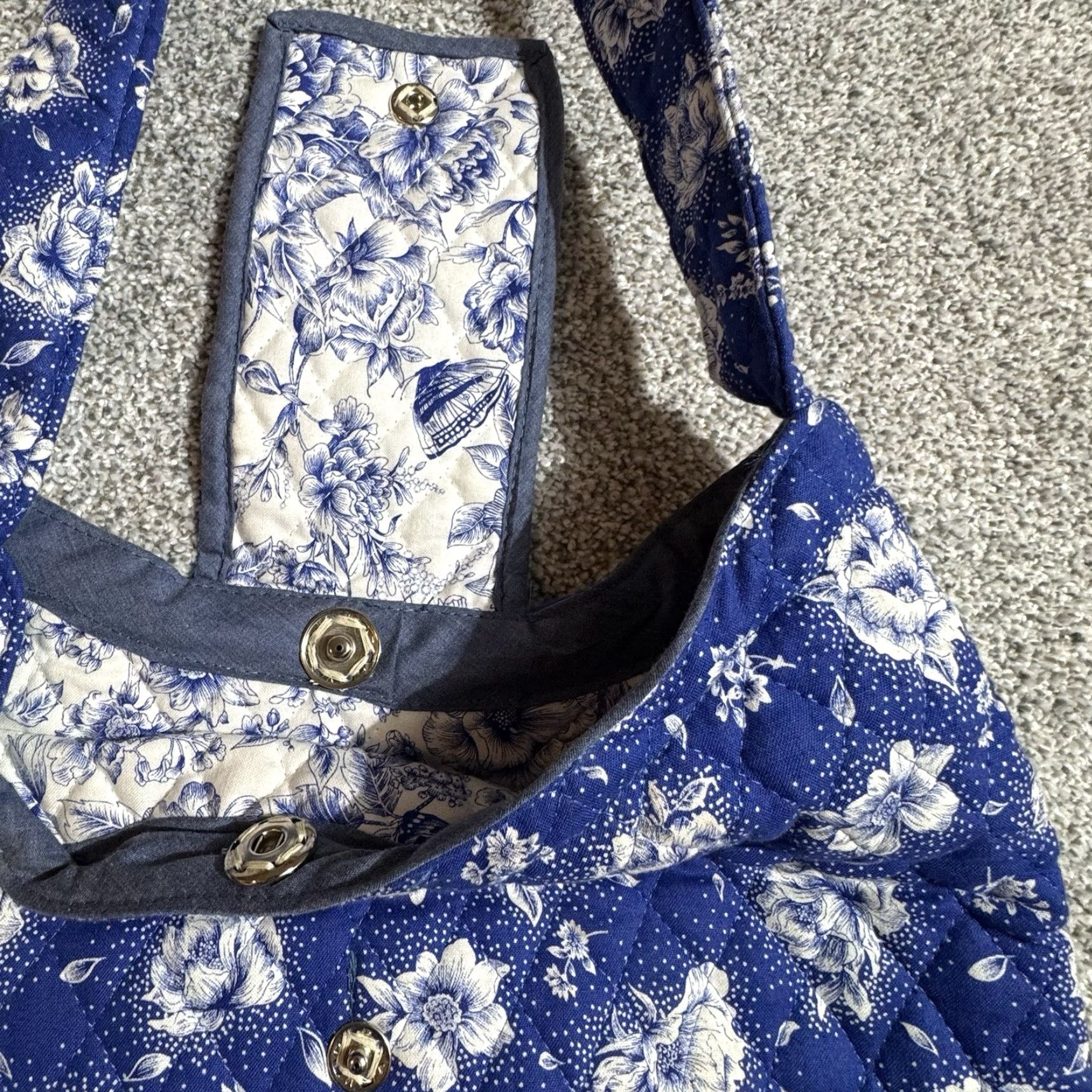 Vintage VINTAGE Floral Shoulder Bag Boho Cottagecore Retro 80s 90s Quilted Fabric Purse Blue Cotton White Strap Womens Size ONE SIZE - 5 Thumbnail
