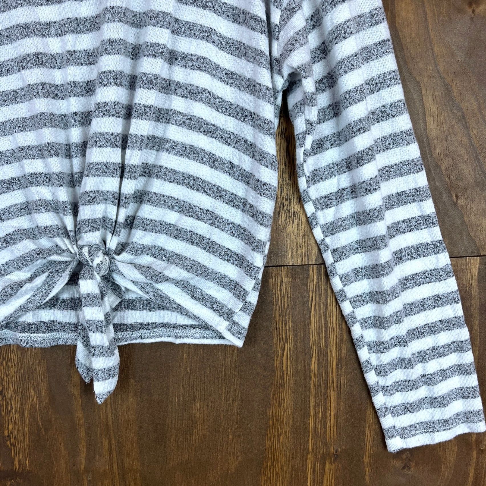 Vintage Caution To The Wind Womens Sweater Gray White Stripe Front Tie Lightweight M/L Shirt Size M / US 6-8 / IT 42-44 - 5 Thumbnail