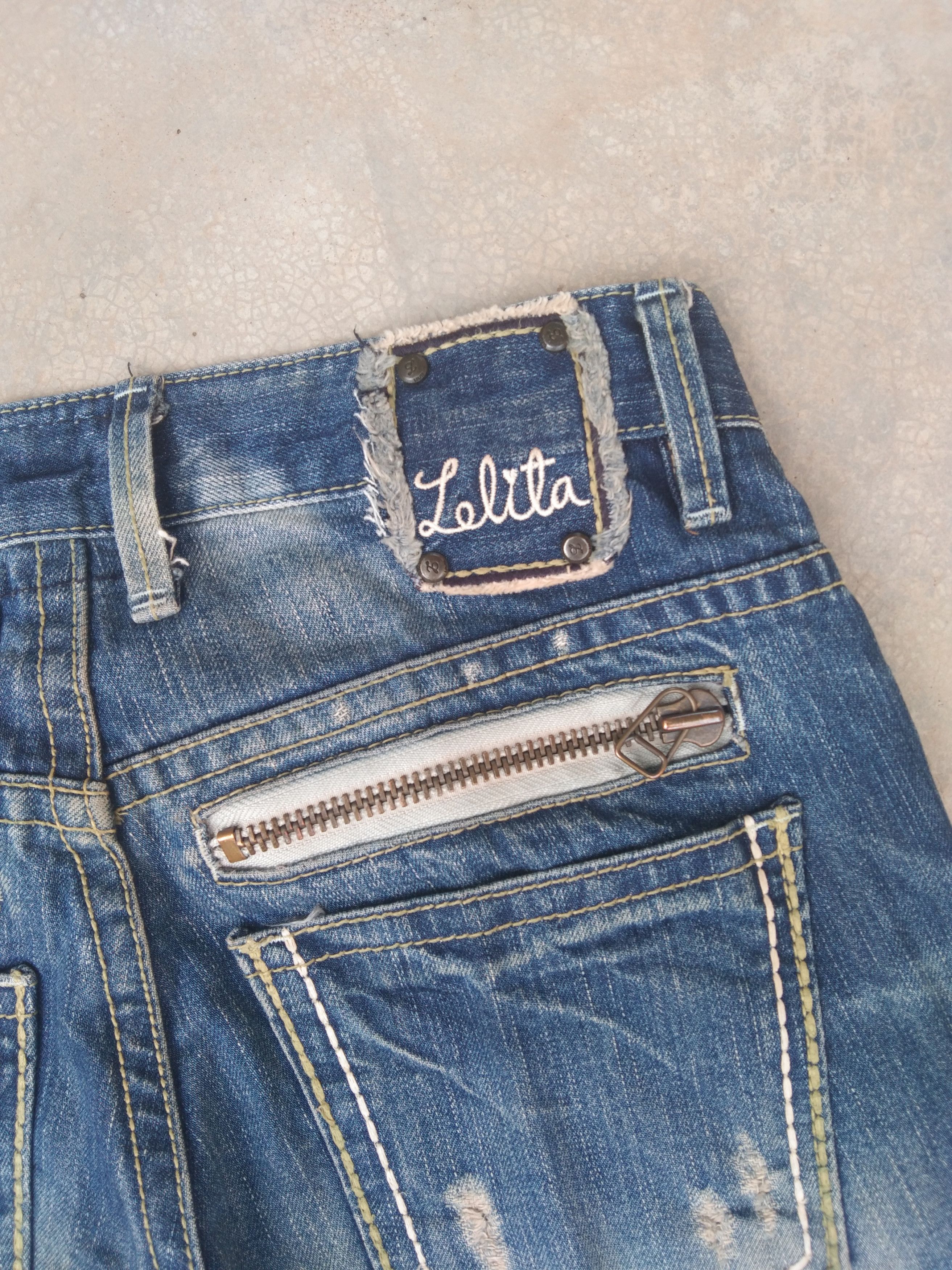 Japanese Brand Vintage Yoshitomo Nara Lolita Distressed Jeans 30x30 Size US 30 / EU 46 - 4 Thumbnail