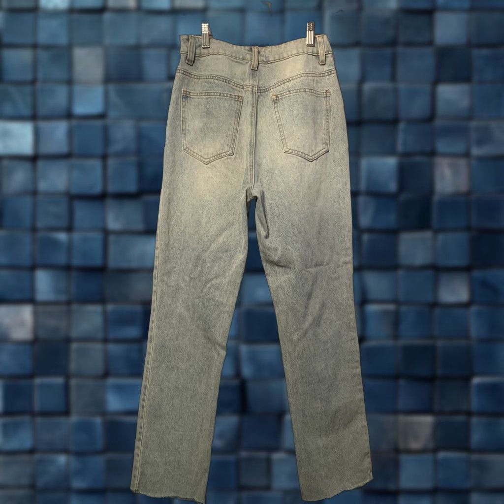 Vintage Signature 8 Jeans Women's Distressed Light Blue 25x31 Denim Relaxed Straight 5-Pocket Zip Belt Loops Logo Embroidered 31 in Inseam Size 28" / US 6 / IT 42 - 1 Thumbnail
