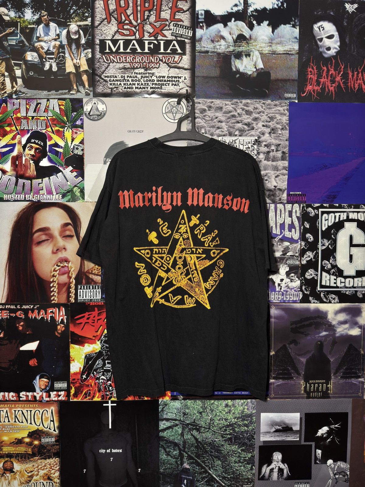Vintage Vintage Marilyn Manson Hollywood T-Shirt Size US XL / EU 56 / 4 - 3 Thumbnail