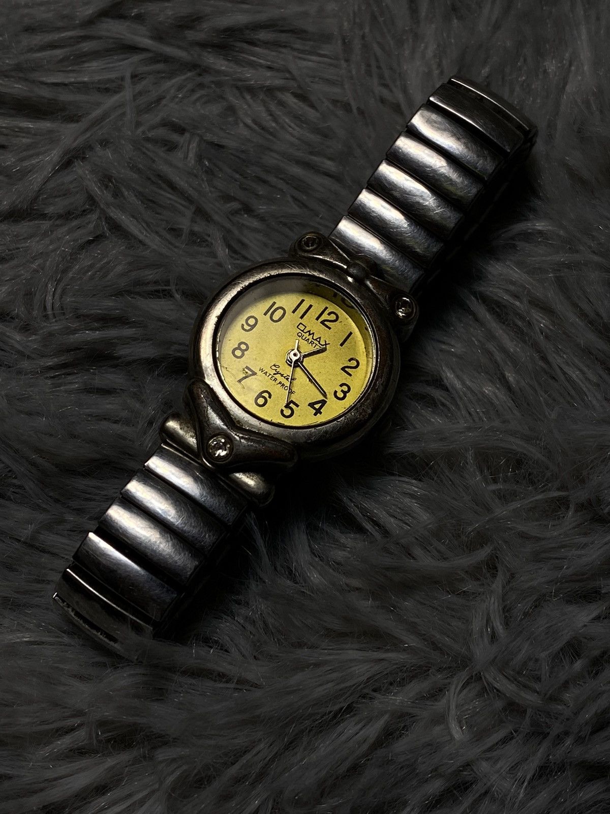 Japanese Brand × Jewelry × Vintage Vintage Yellow Dial Watch with Bold Design - Japanese Brand Size ONE SIZE - 3 Thumbnail