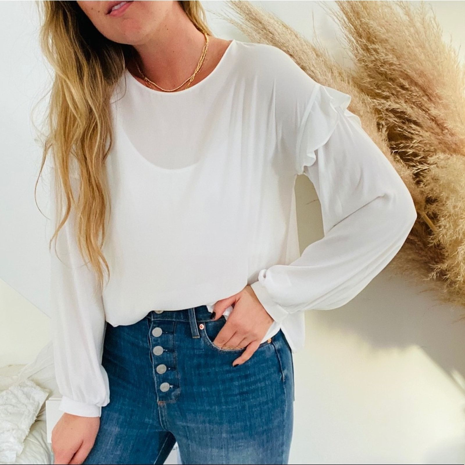 Nordstrom NORDSTROM LUSH White Ruffle Button Long Sleeve Blouse Shirt Size M / US 6-8 / IT 42-44 - 1 Thumbnail