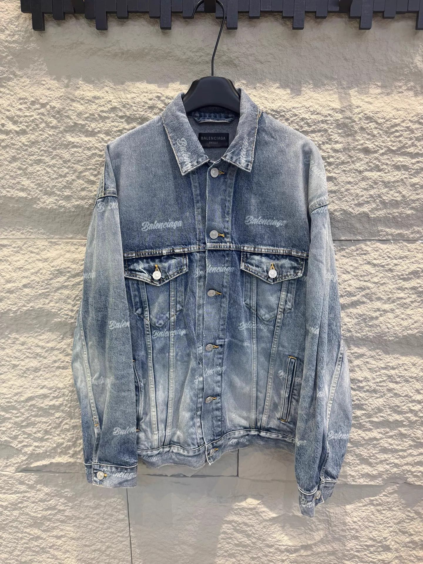 Balenciaga Balenciaga All Over Logo Vintage Wash Denim XS Unisex Size XS / US 0-2 / IT 36-38 - 1 Thumbnail