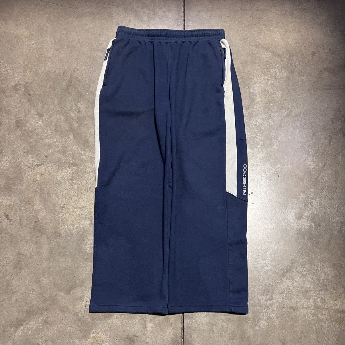 Nike Vintage Nike Cotton Sweatpants Wide Leg Baggy Swoosh Logo Size US 35 - 10 Thumbnail