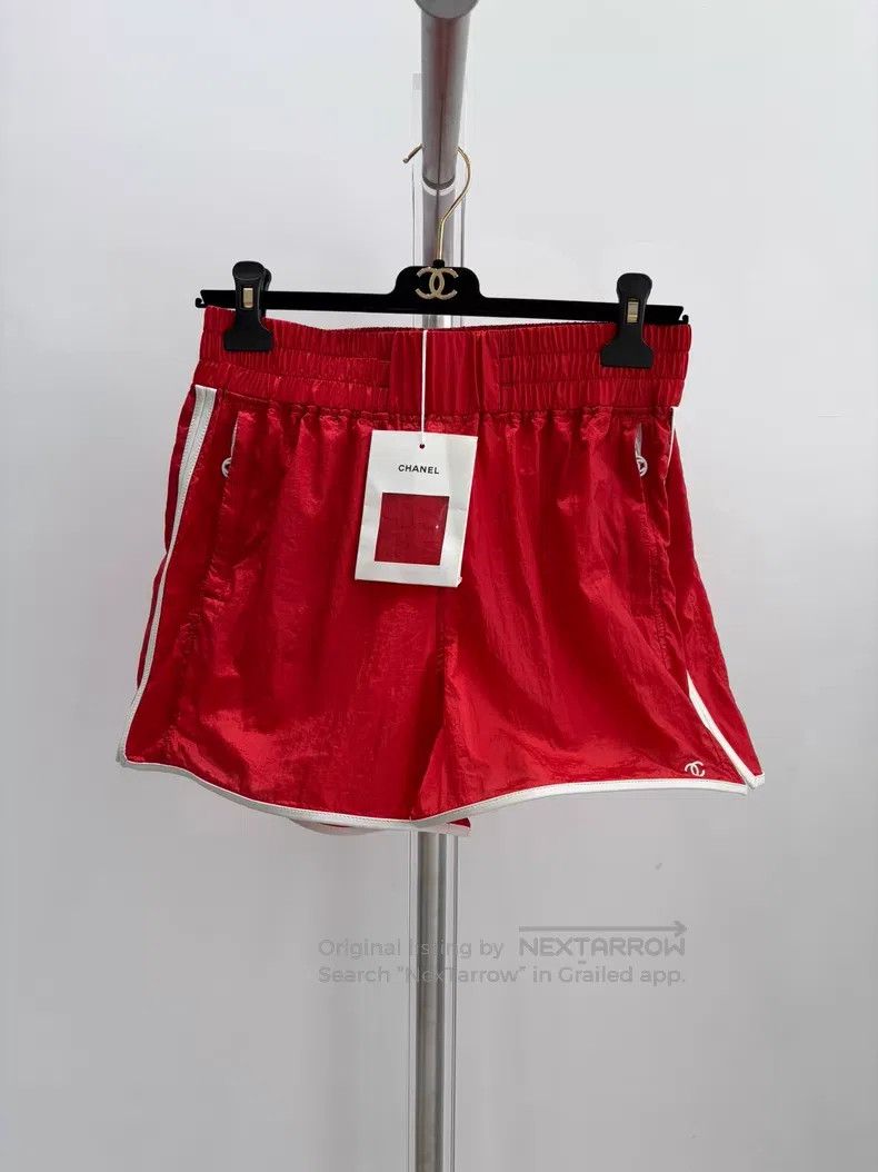 Chanel Chanel Beach red white-rimmed shorts Size 25" / US 0 / IT 36 - 1 Thumbnail