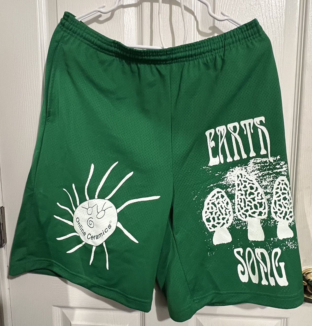 Online Ceramics Online Ceramics Green “Earth Song” Shorts Size US 34 / EU 50 - 1 Preview