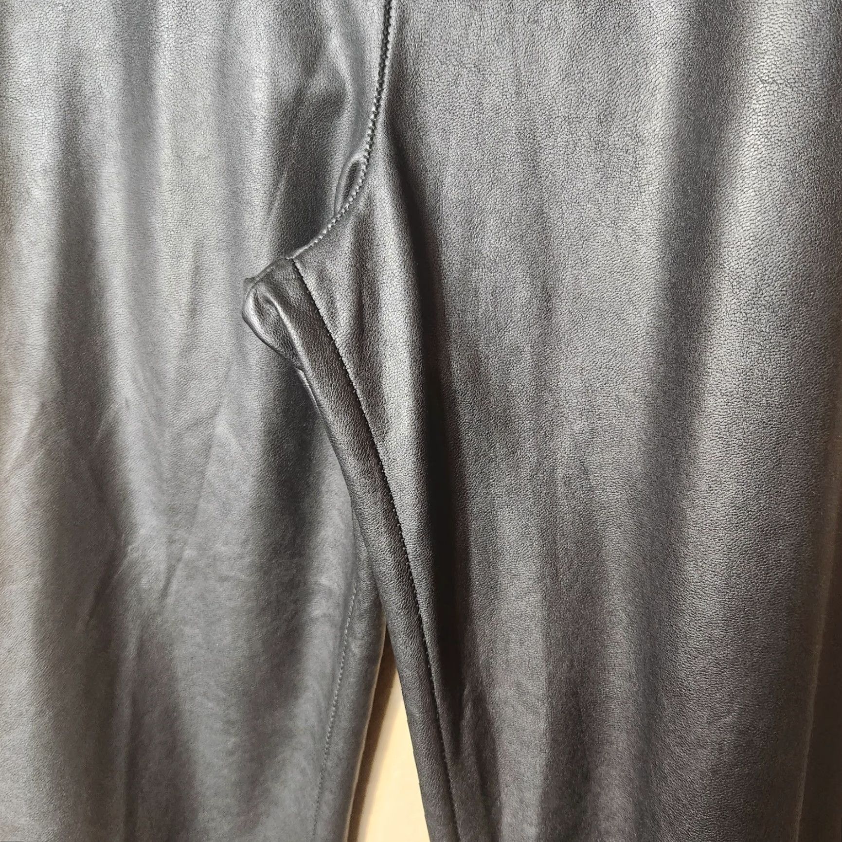 Aritzia Wilfred Free Aritzia Daria Faux/Vegan Leather High Waisted Leggings S Black Womens Leggings Band Biker City Festival Going Out Gothic Rock Size 28" / US 6 / IT 42 - 4 Thumbnail