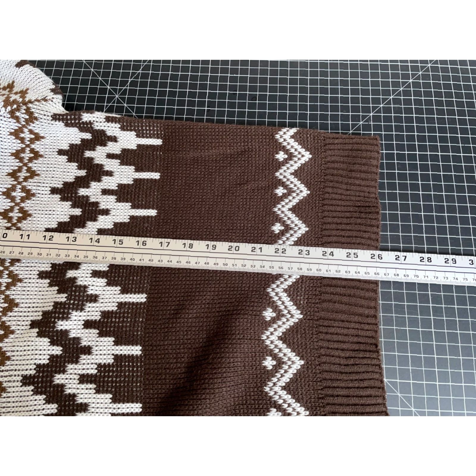 Vintage VINTAGE Sportswear Sweater Mens Large Brown Ivory Fair Isle Geometric Knit Crew Neck 70s Ski Pullover Size US L / EU 52-54 / 3 - 6 Thumbnail