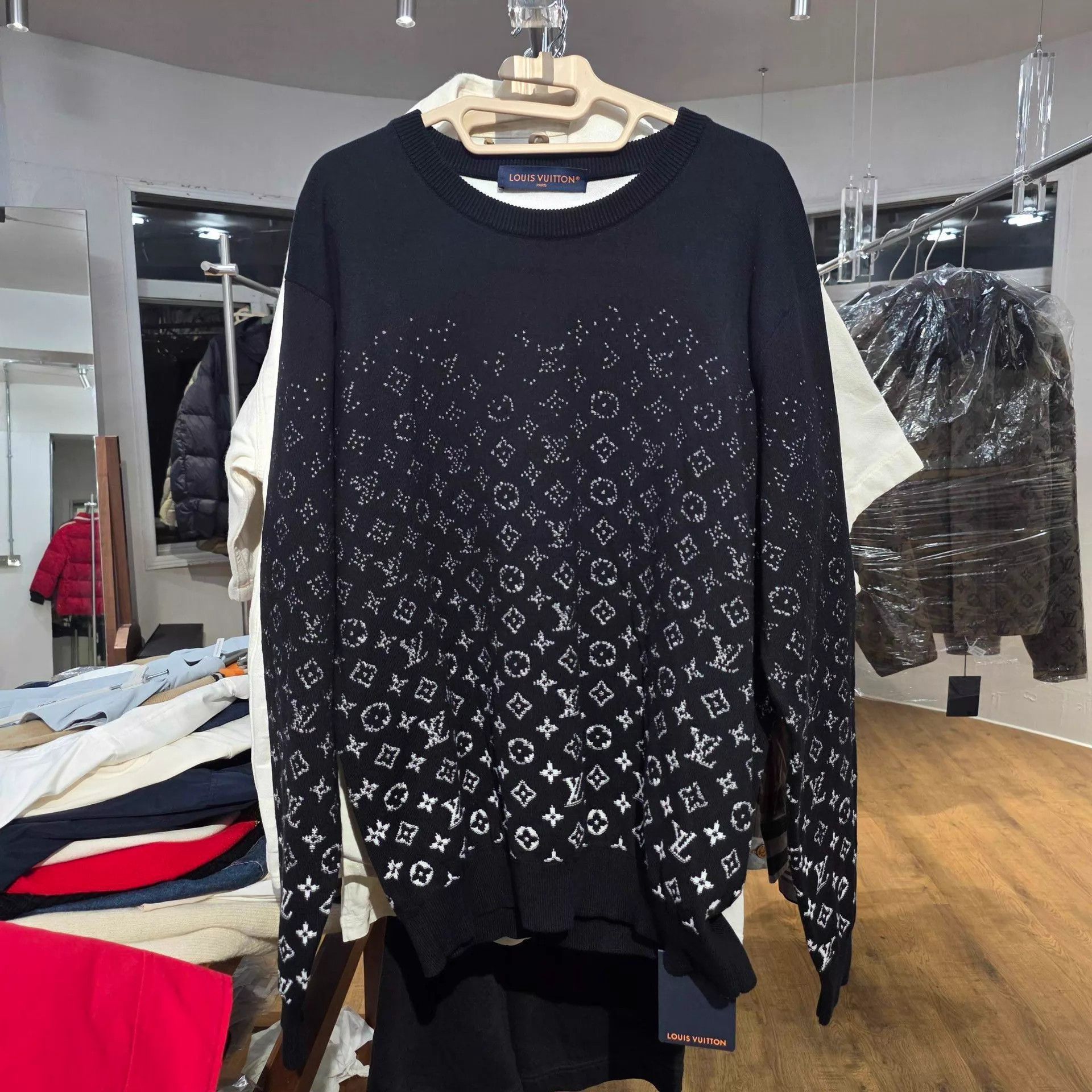 Louis Vuitton Black Patterned Long Sleeve Sweater Size L Size US L / EU 52-54 / 3 - 1 Thumbnail