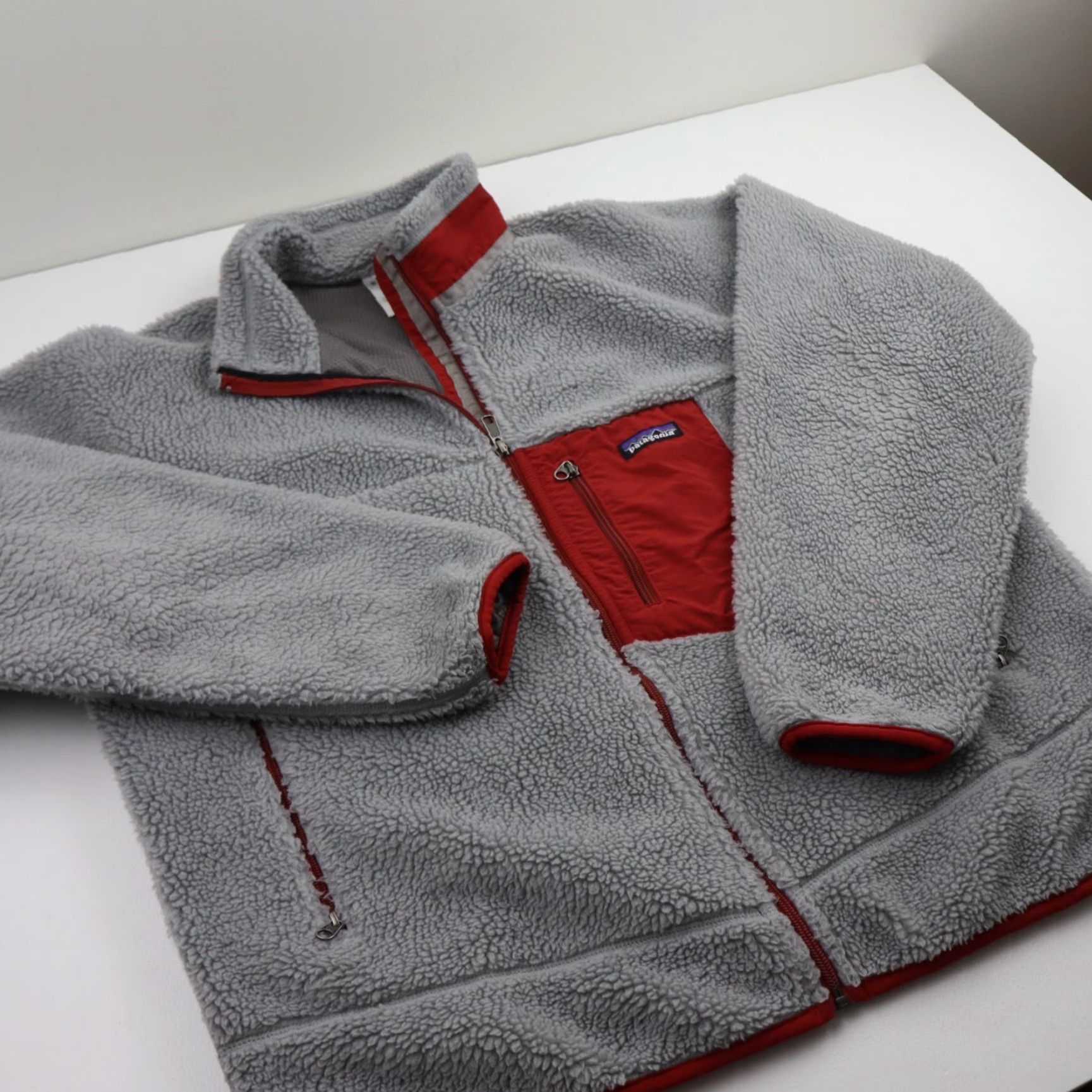 Patagonia VINTAGE Patagonia Retro-X Deep Pile Fleece Jacket Mens XL Gray Red Coat Size US XL / EU 56 / 4 - 3 Thumbnail