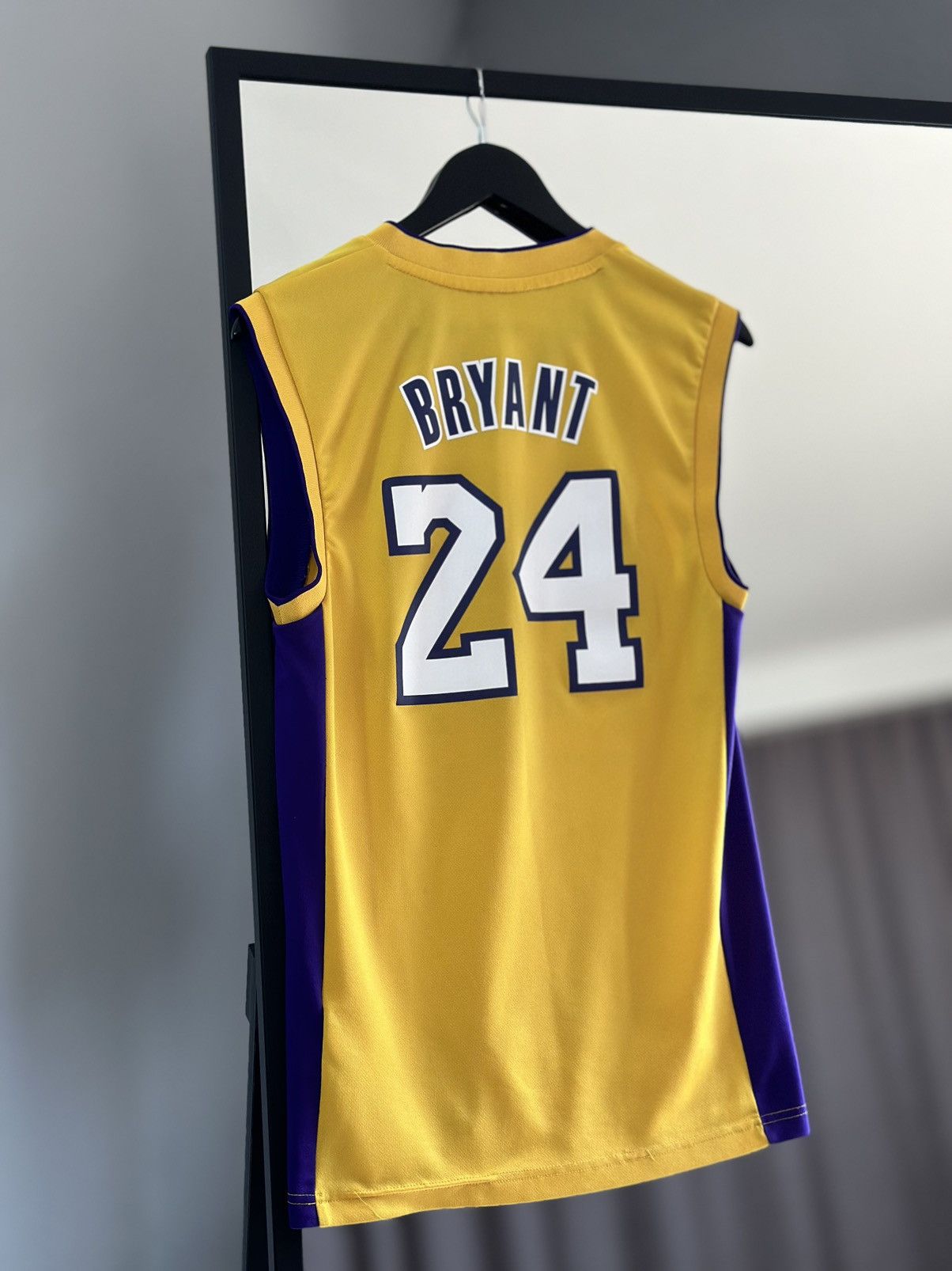NBA Los Angeles Lakers Basketball Jersey Adidas NBA Kobe BRYANT Size US XS / EU 42 / 0 - 13 Thumbnail