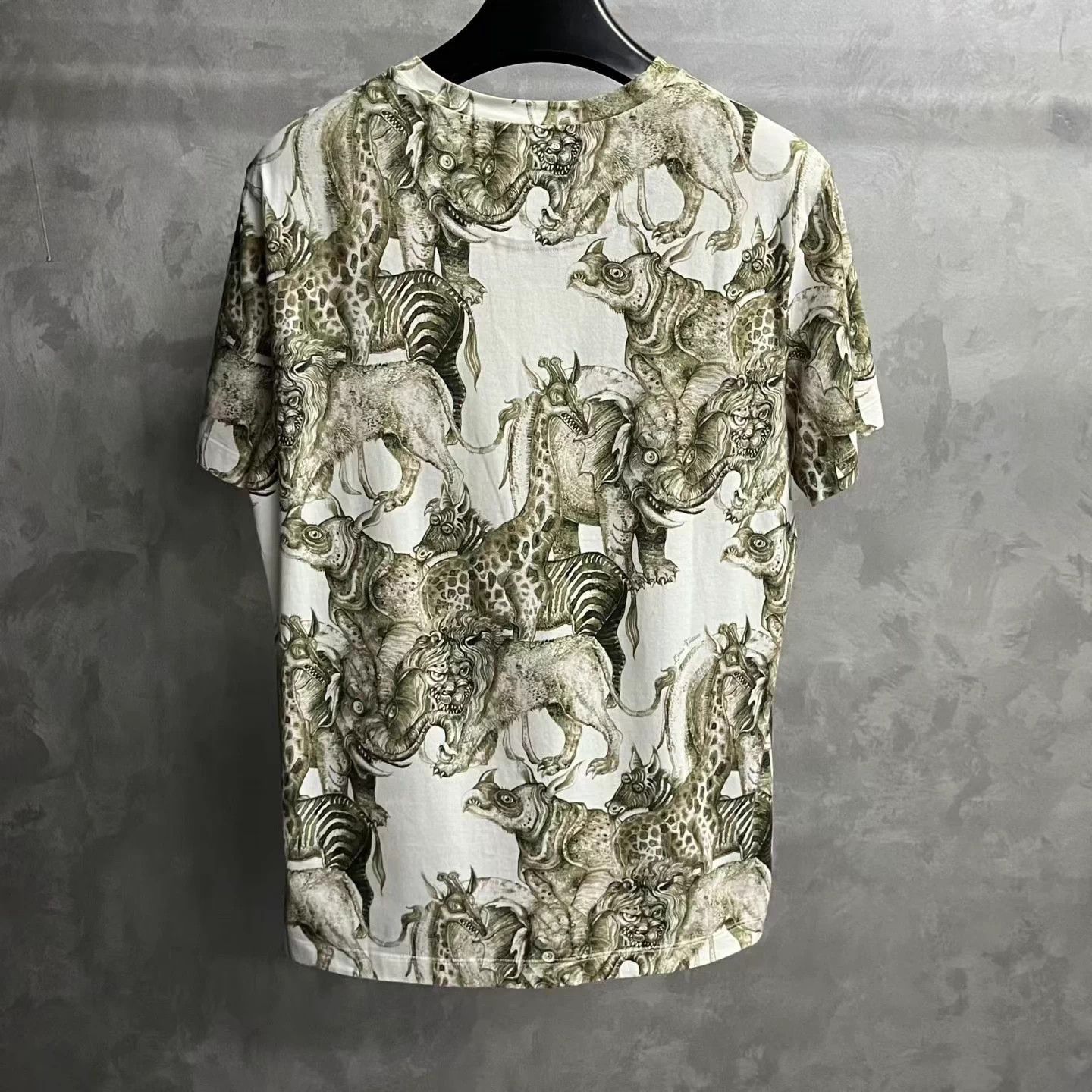 Louis Vuitton Louis Vuitton Classic Animal Print Crew Neck SS Tee M/L Size US M / EU 48-50 / 2 - 2 Thumbnail