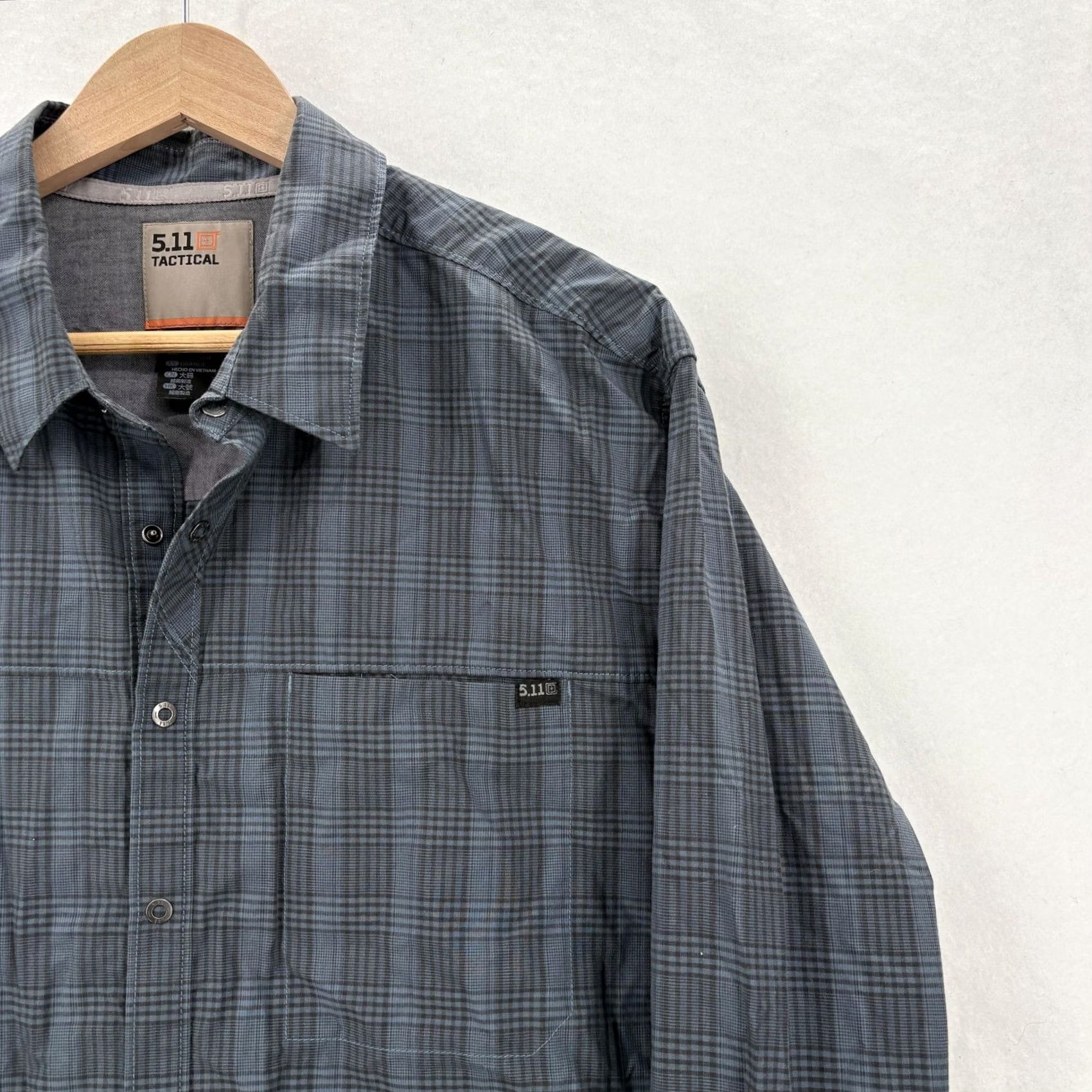 Vintage 5.11 Tactical Echo Long Sleeve Shirt Mens L Gray Plaid Button-Up Snap Pocket Embroidered Casual Fall Cotton Polyester Cotton/Polyester подходят Mens Size US L / EU 52-54 / 3 - 2 Thumbnail