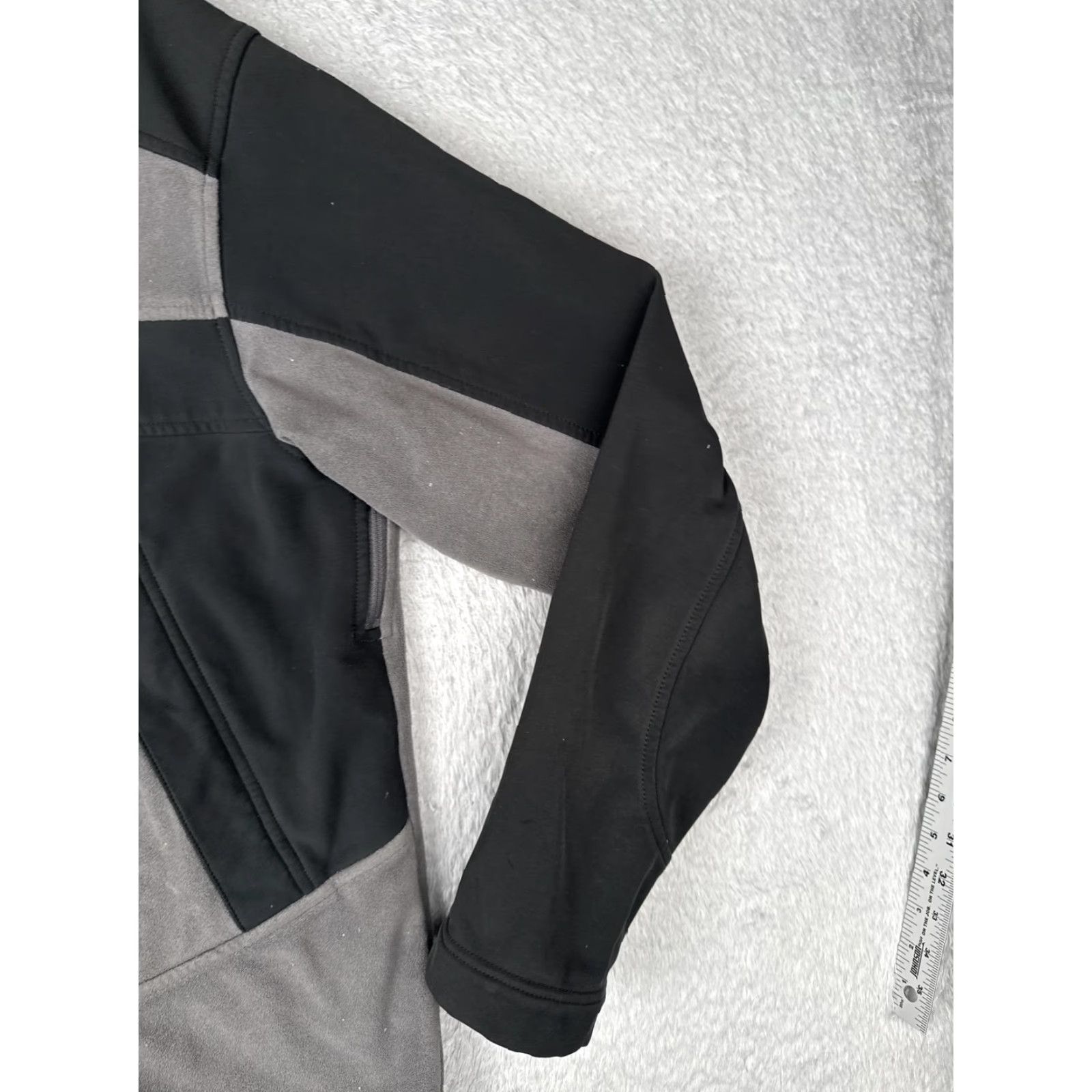 Mountain Hardwear Mountain Hardwear Jacket Mens Large Gray Black Fleece Softshell Sapporo Beer Size US L / EU 52-54 / 3 - 4 Thumbnail