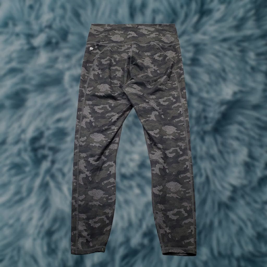 Fabletics Fabletics Powerhold Leggings Women M Camouflage Multicolor Stretch Elastic Waist Size 32" / US 10 / IT 46 - 1 Thumbnail
