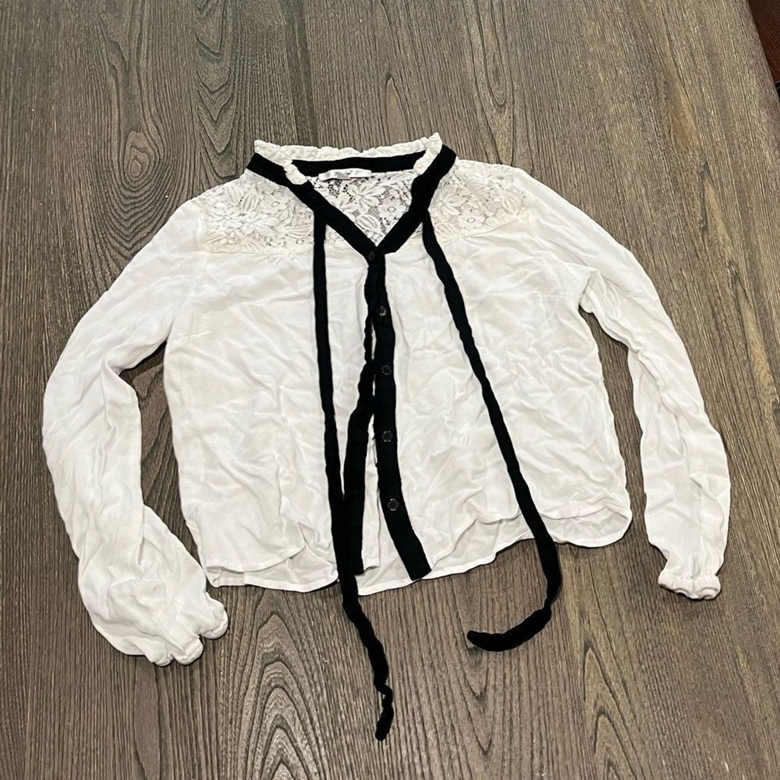Vintage Papaya White Black Button Front Tie Neck Lace Blouse Size M Size M / US 6-8 / IT 42-44 - 1 Thumbnail