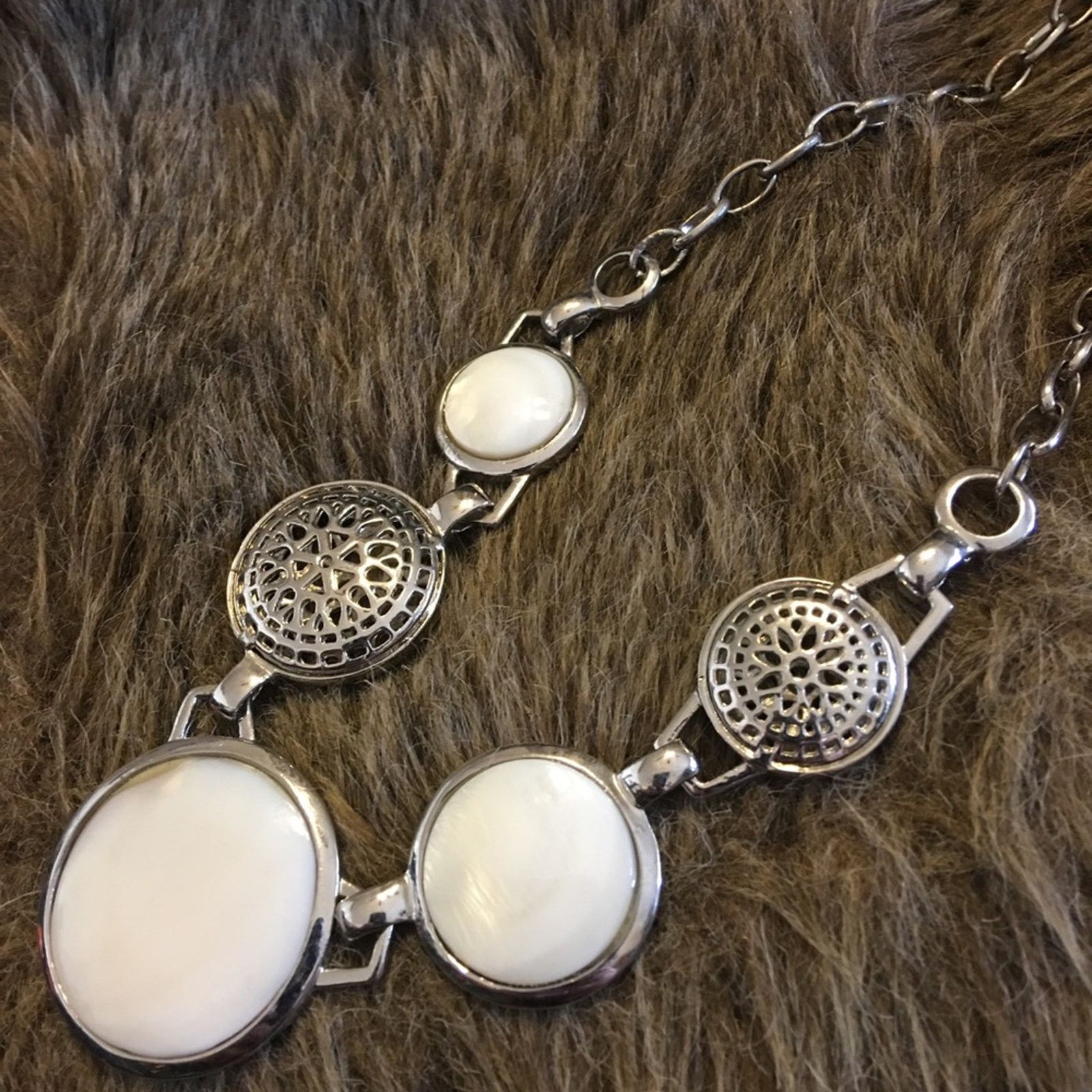 Jewelry White shell & filigree disc silver tone necklace Size ONE SIZE - 8 Thumbnail