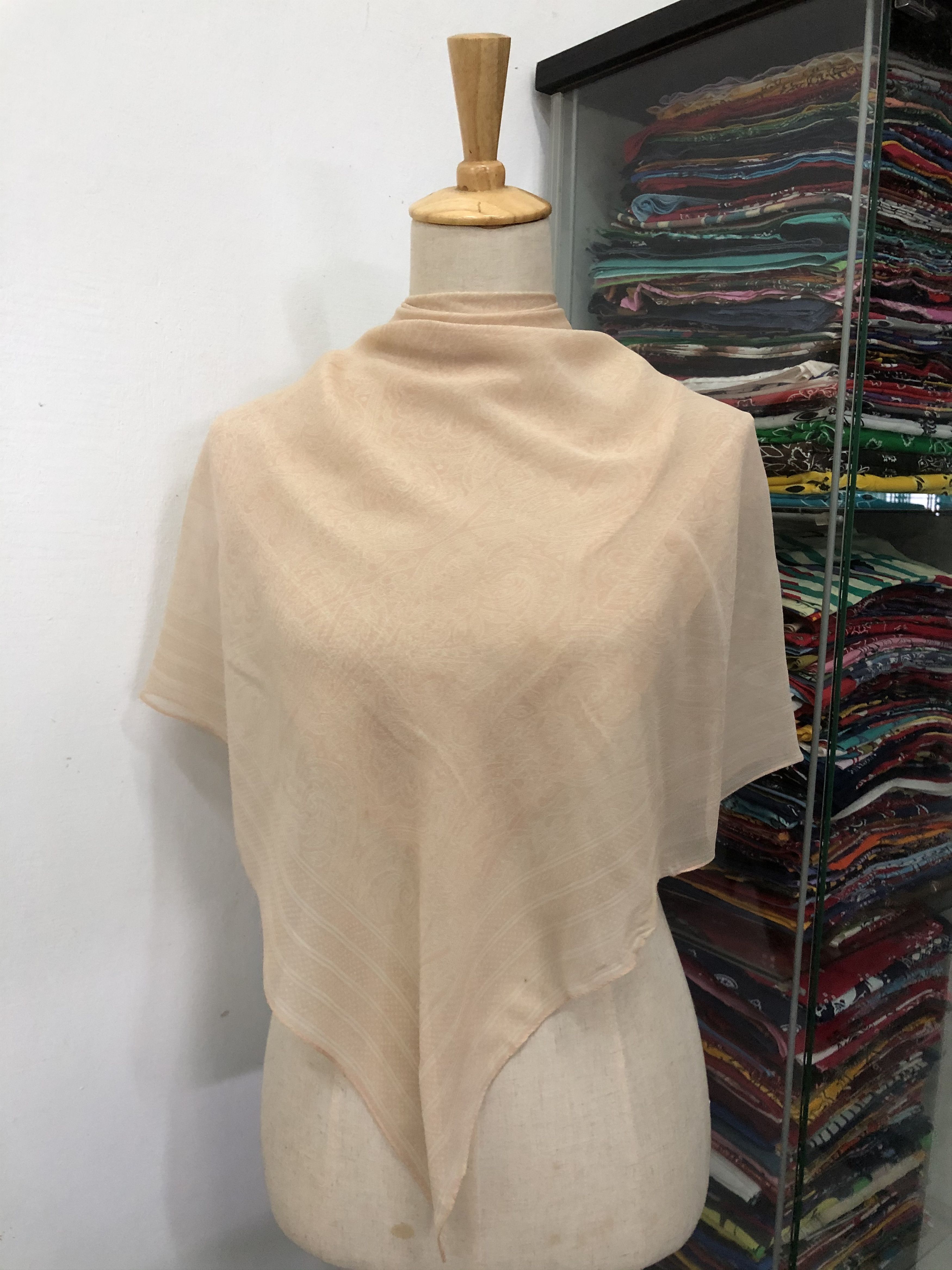 Calvin Klein × Vintage Vintage Calvin Klein Silk Scarf Size ONE SIZE - 1 Thumbnail
